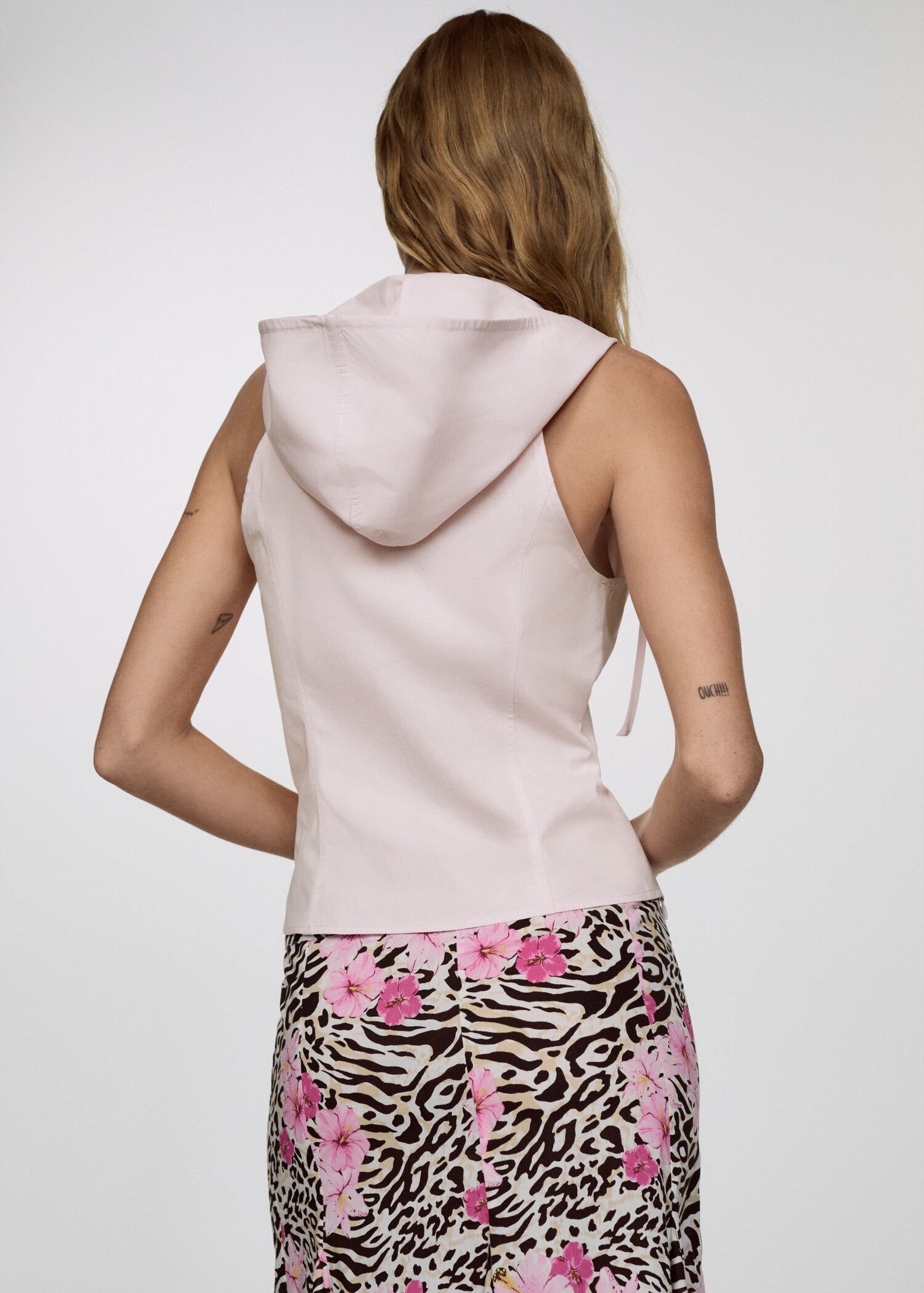 Sleeveless hooded blouse - Reverse of the article