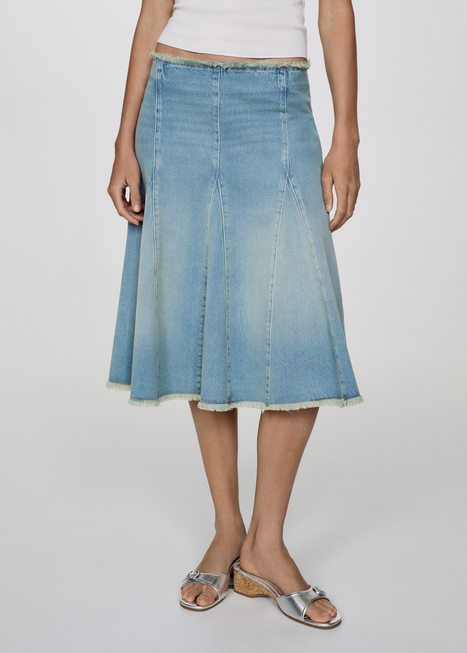 Denim skirt with frayed ends - Medium plane