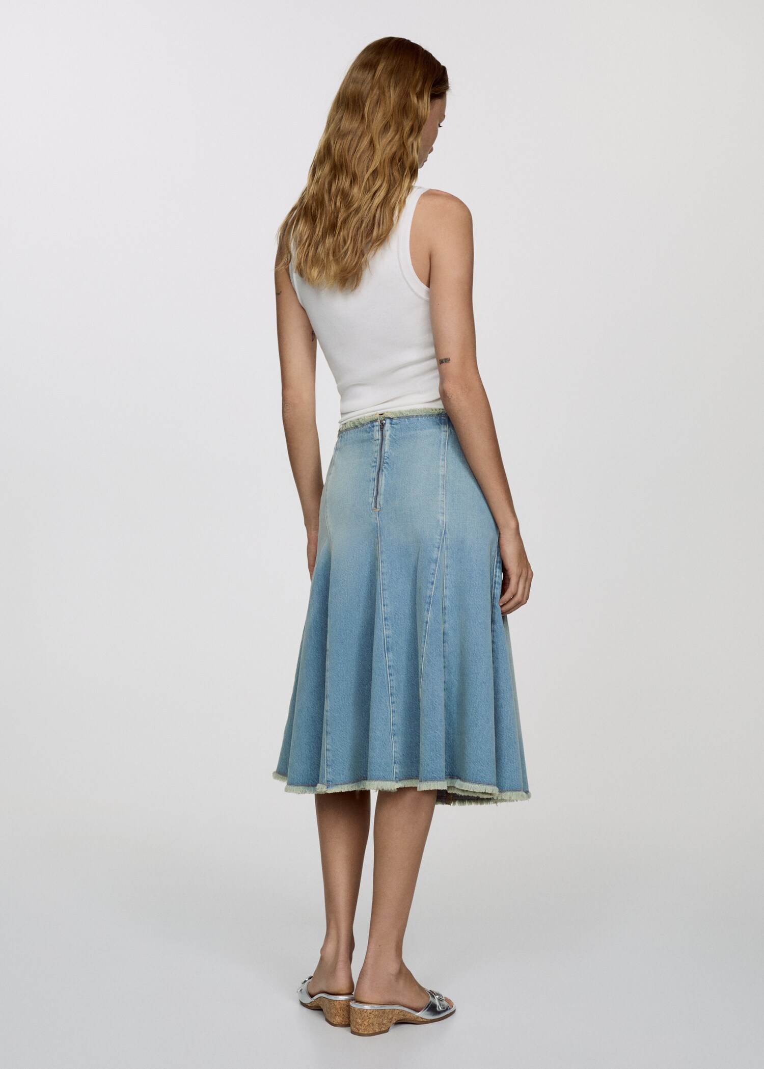 Denim skirt with frayed ends - Reverse of the article