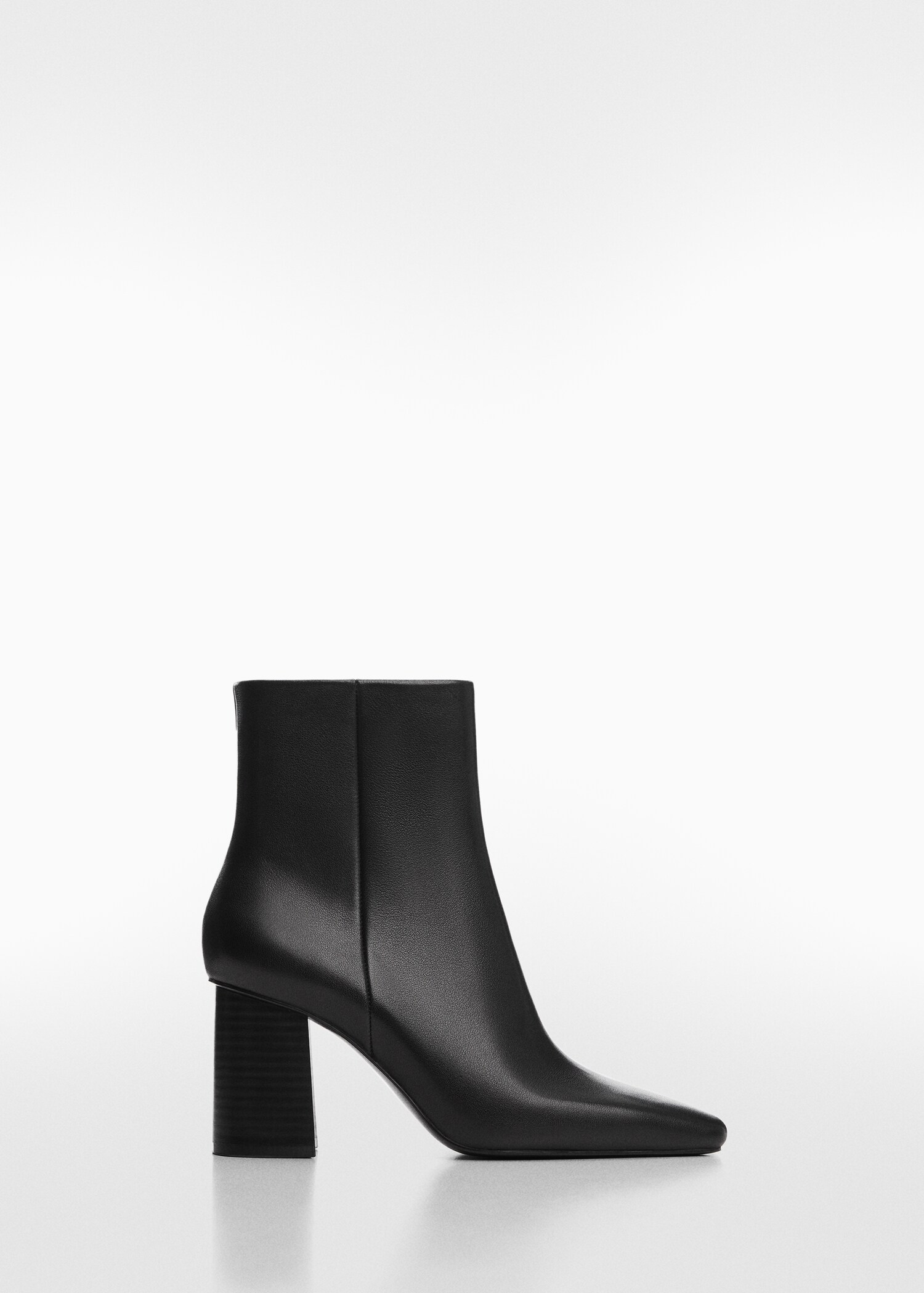 Squared toe leather ankle boots - Article without model