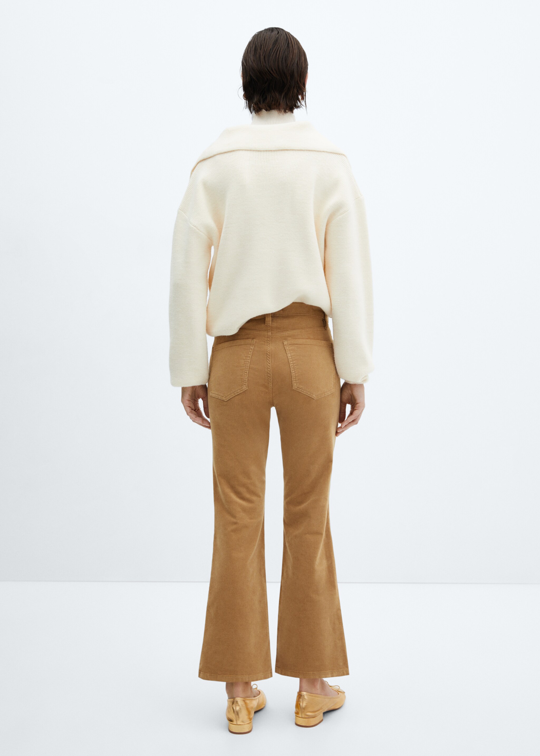 Flared-Cordhose in Cropped-Länge - Rückseite des Artikels