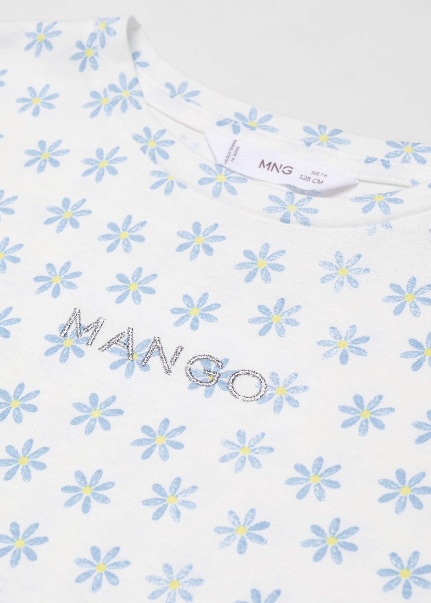 Short-sleeved t-shirt with logo - Details of the article 8
