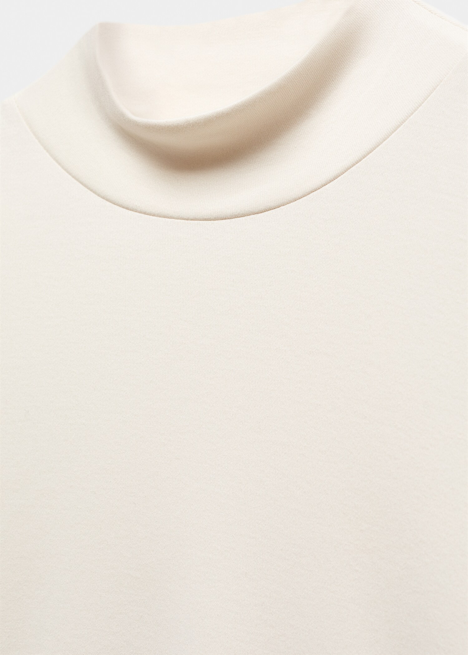 Langärmliges T-Shirt mit halbhohem Kragen - Detail des Artikels 8
