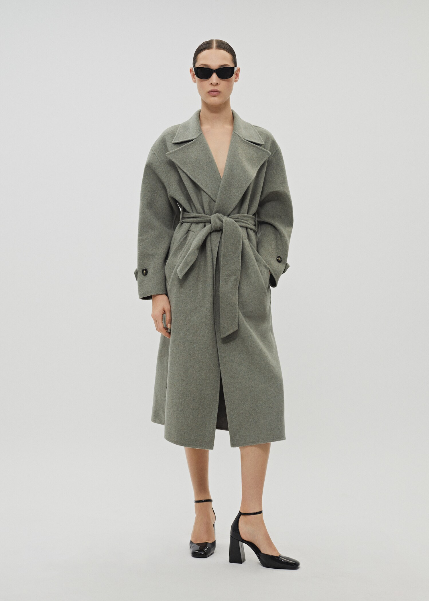 Woollen coat with belt - Details of the article 7