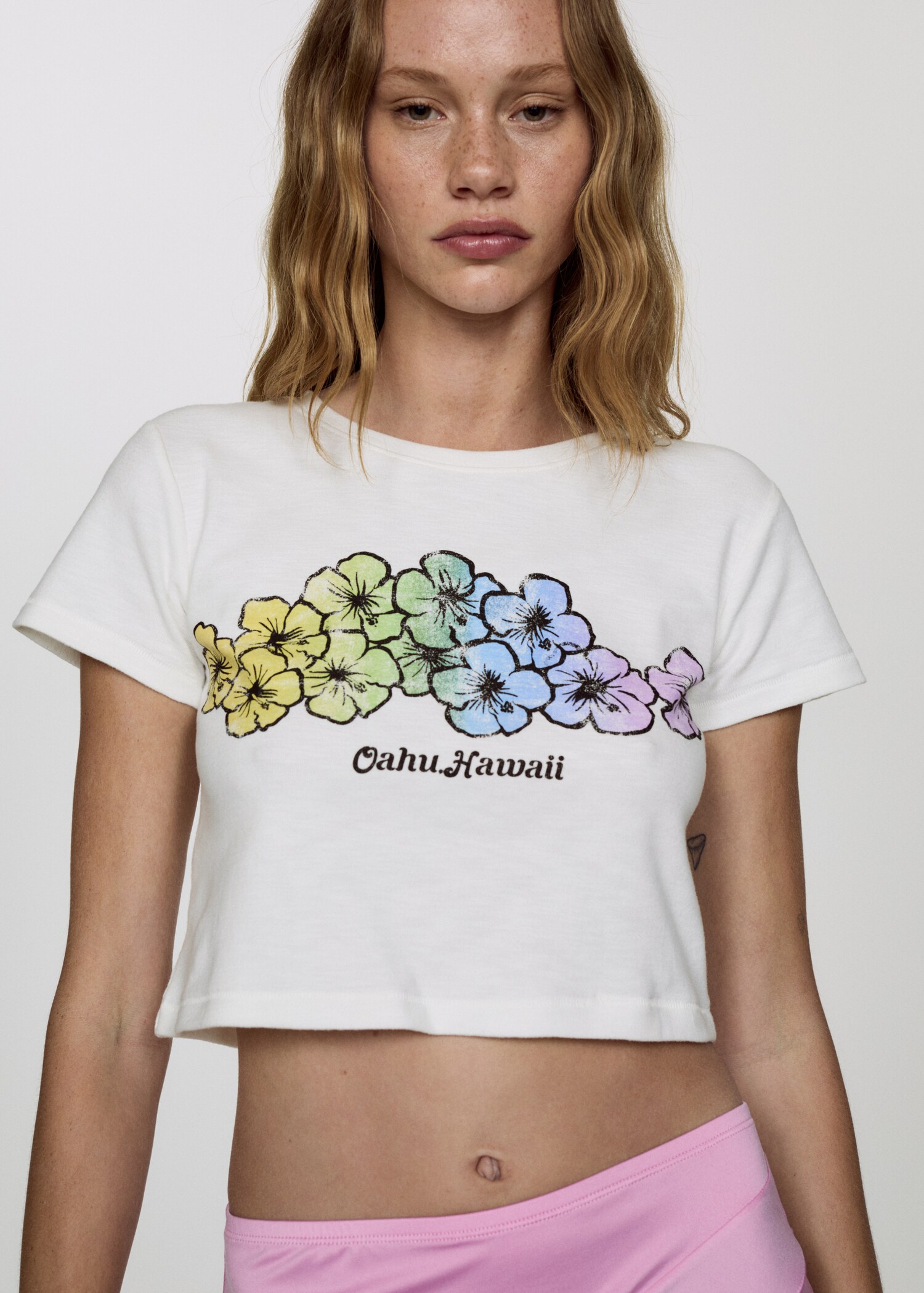 Gemustertes Cropped-T-Shirt - Mittlere Ansicht