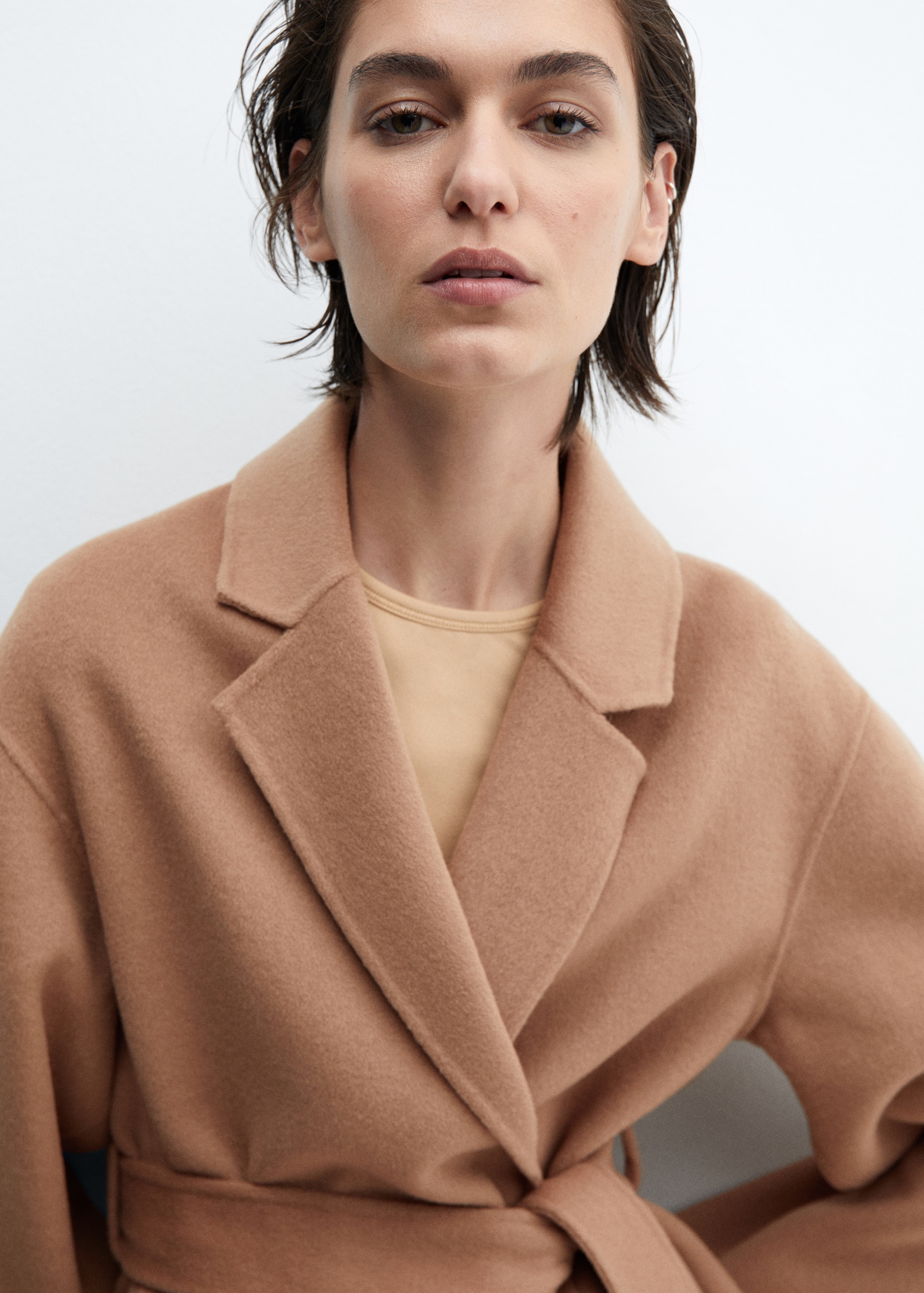 Manteau fait main avec ceinture - Main Image