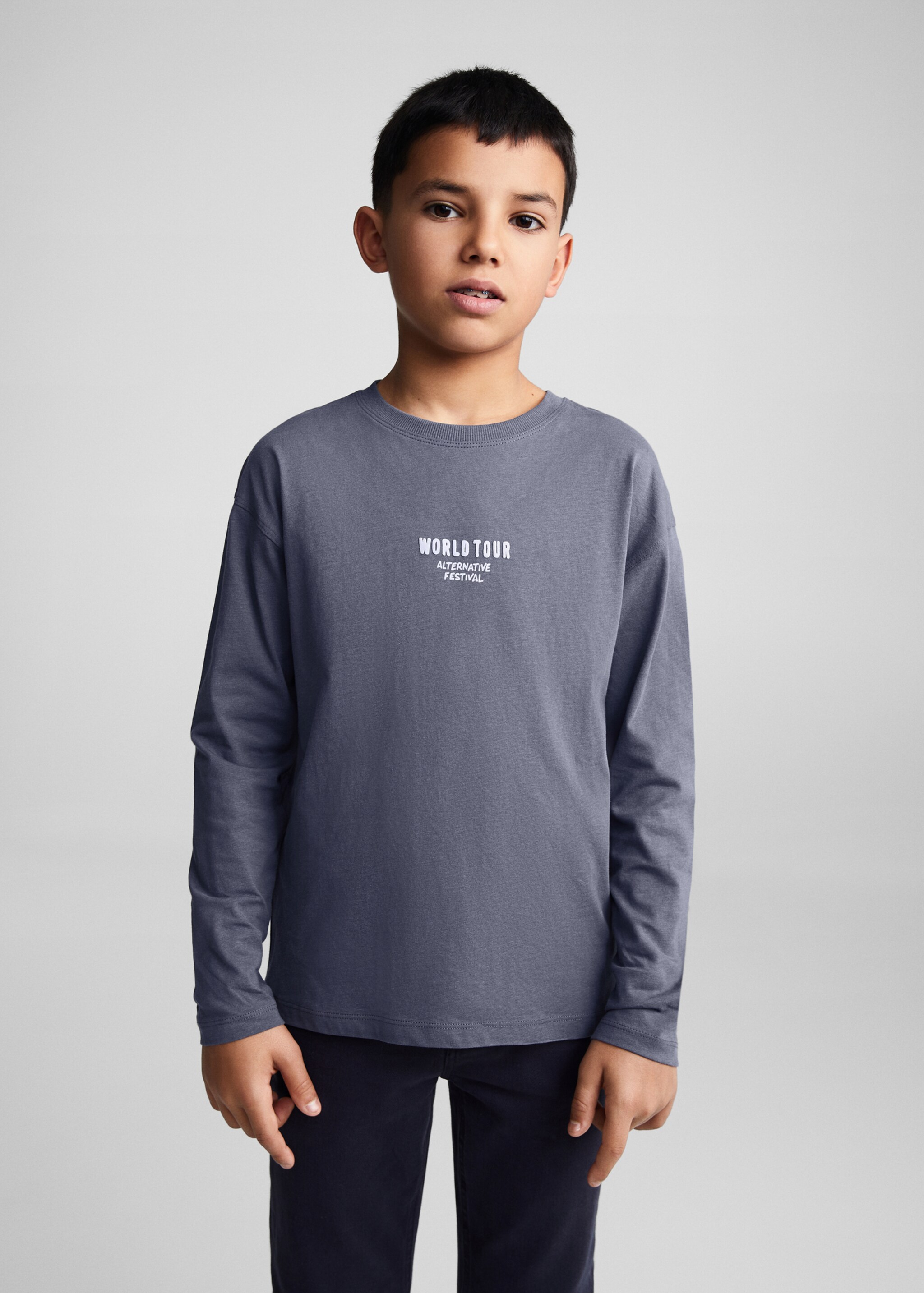 Tryckt text t-shirt - Bild av mittparti