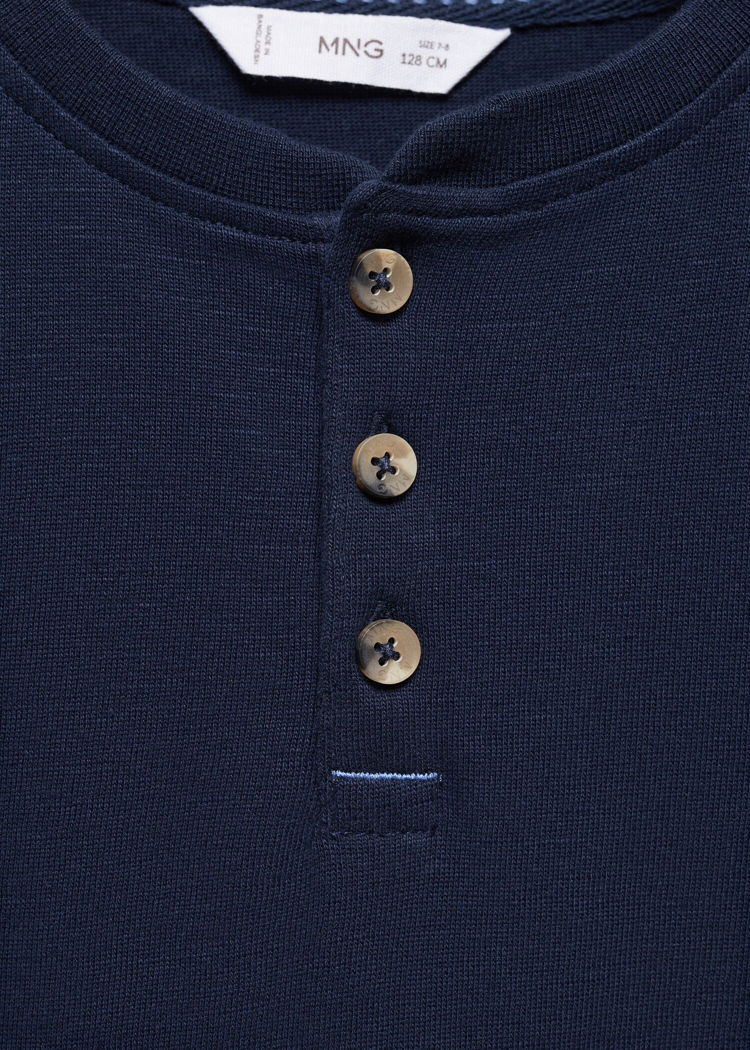 Buttoned long sleeve t-shirt - Details of the article 8