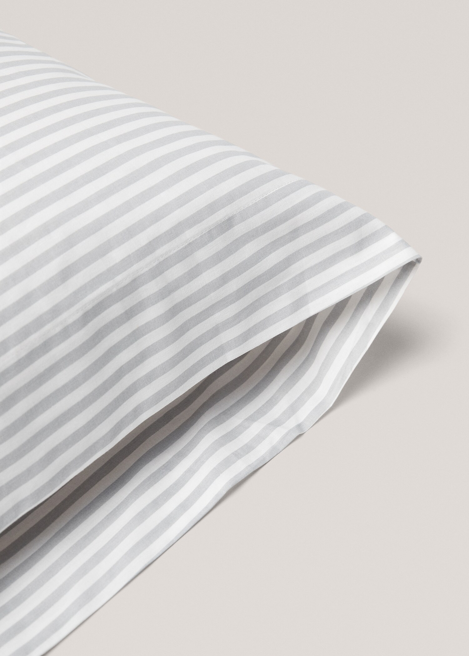 Striped cotton pillowcase 17.72x43.31in - Details of the article 1