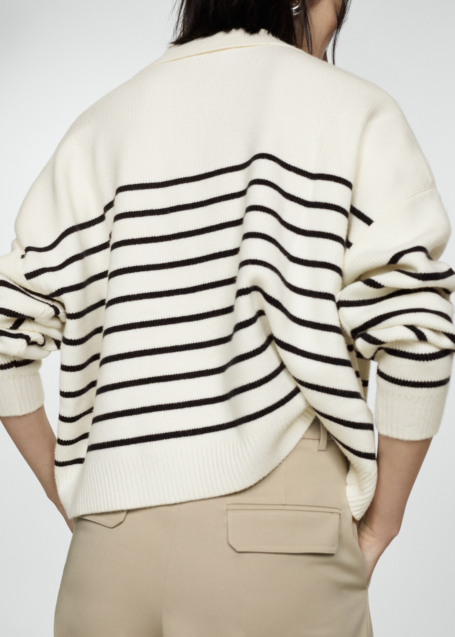 Buttoned collar knit sweater - Reverse of the article