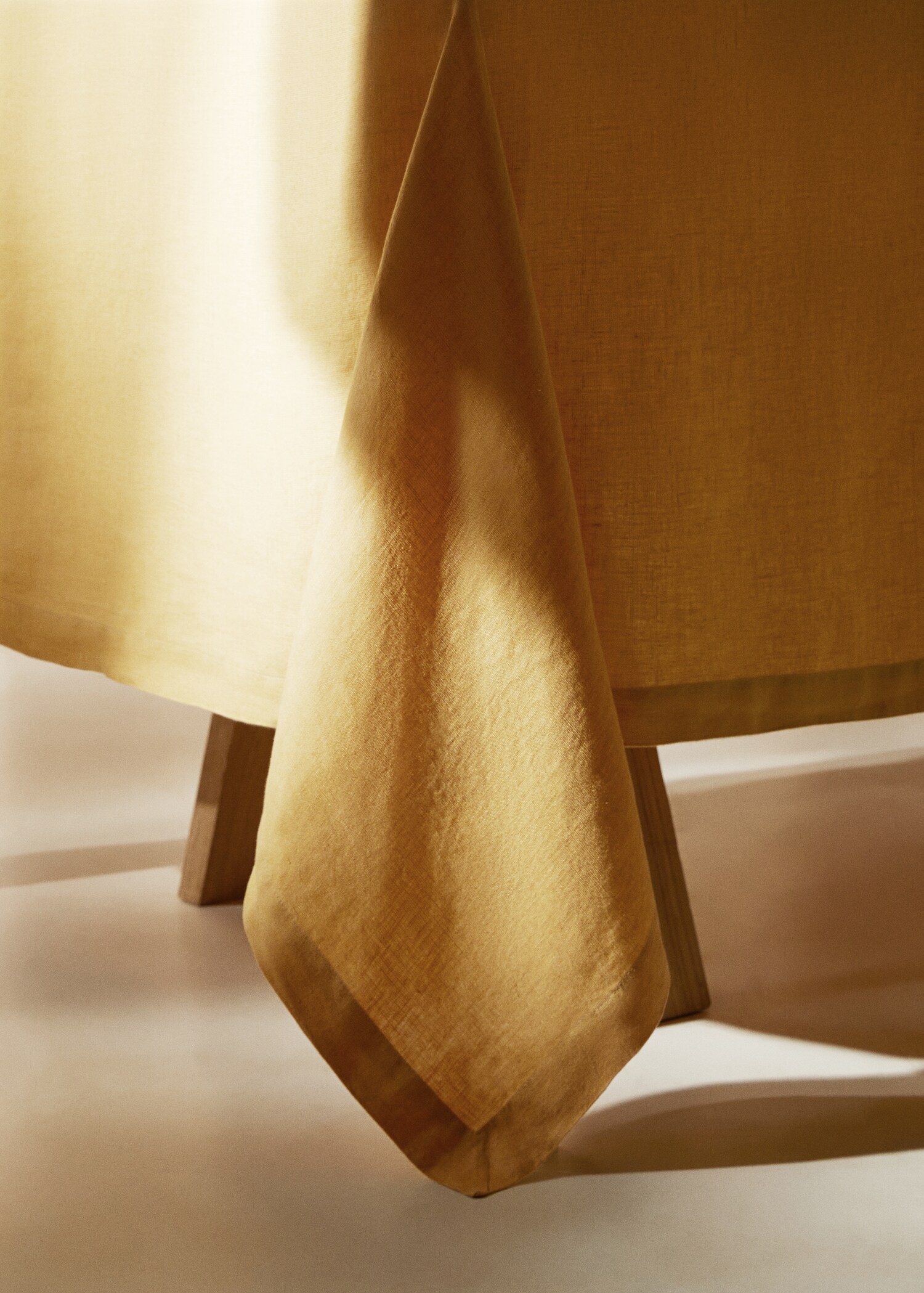 100% linen tablecloth with quilted details 170x250cm - Details of the article 7