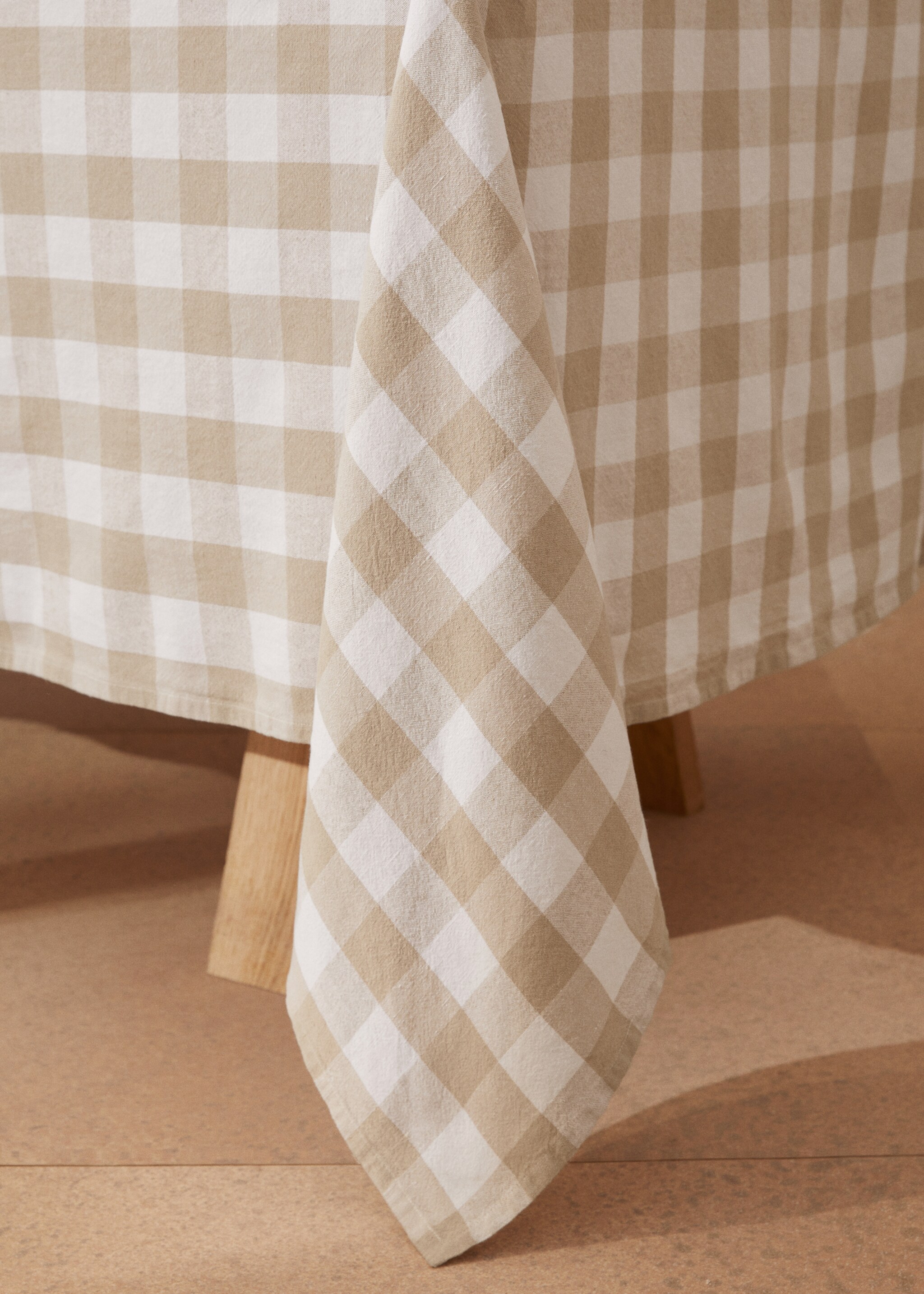 Duk i bomull og lin i vichy-ruter, 150x150cm - Artikkeldetalj 8, Beige. Ref: 67034039-00.
