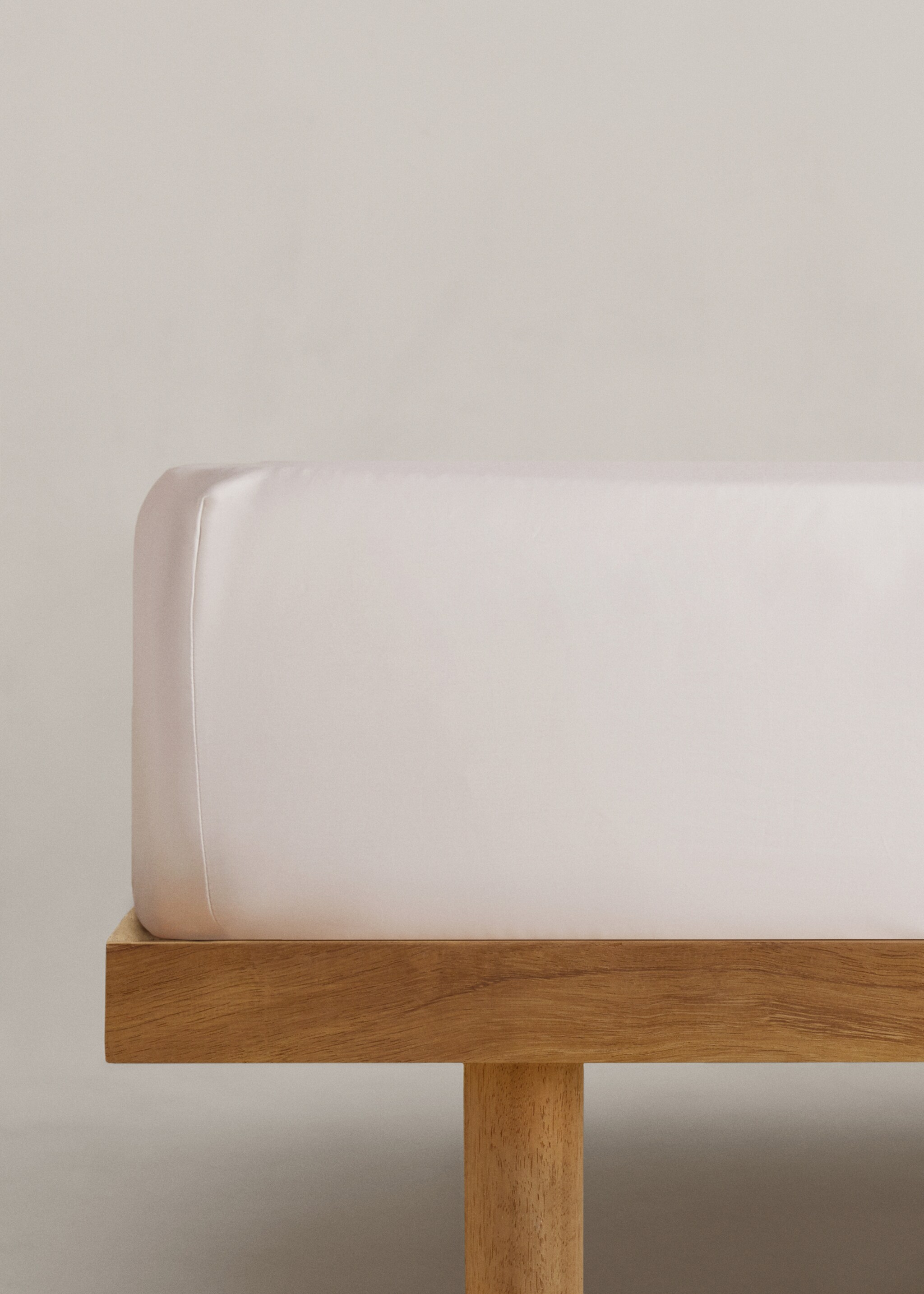 Satin fitted sheet for king bed - Article without model, Beige. Ref: 67034054-00.