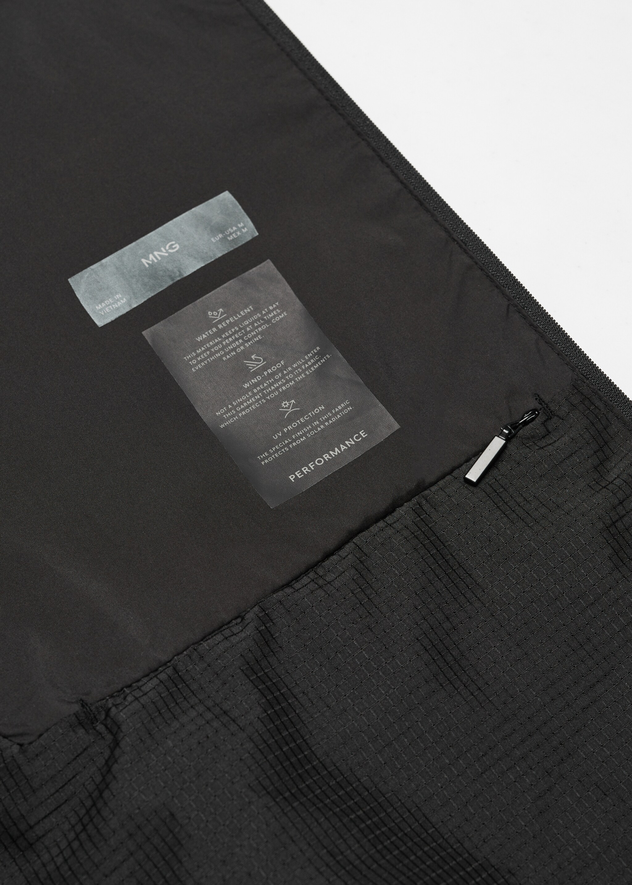 Wasserabweisende Jacke mit Reißverschluss - Detail des Artikels 8, Schwarz. Ref: 67034444-00.