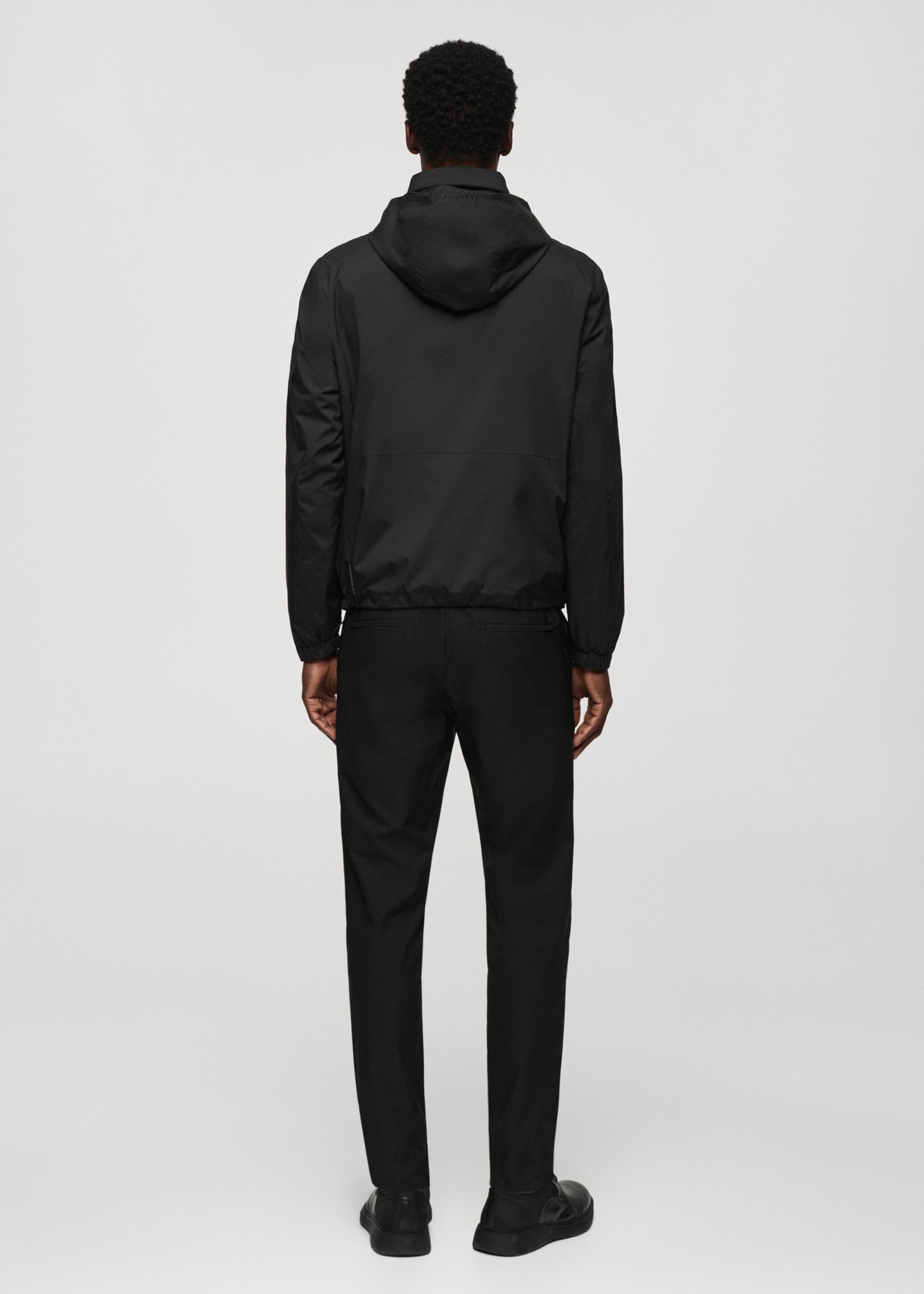 Wasserabweisende Jacke mit Reißverschluss - Rückseite des Artikels, Schwarz. Ref: 67034444-00.