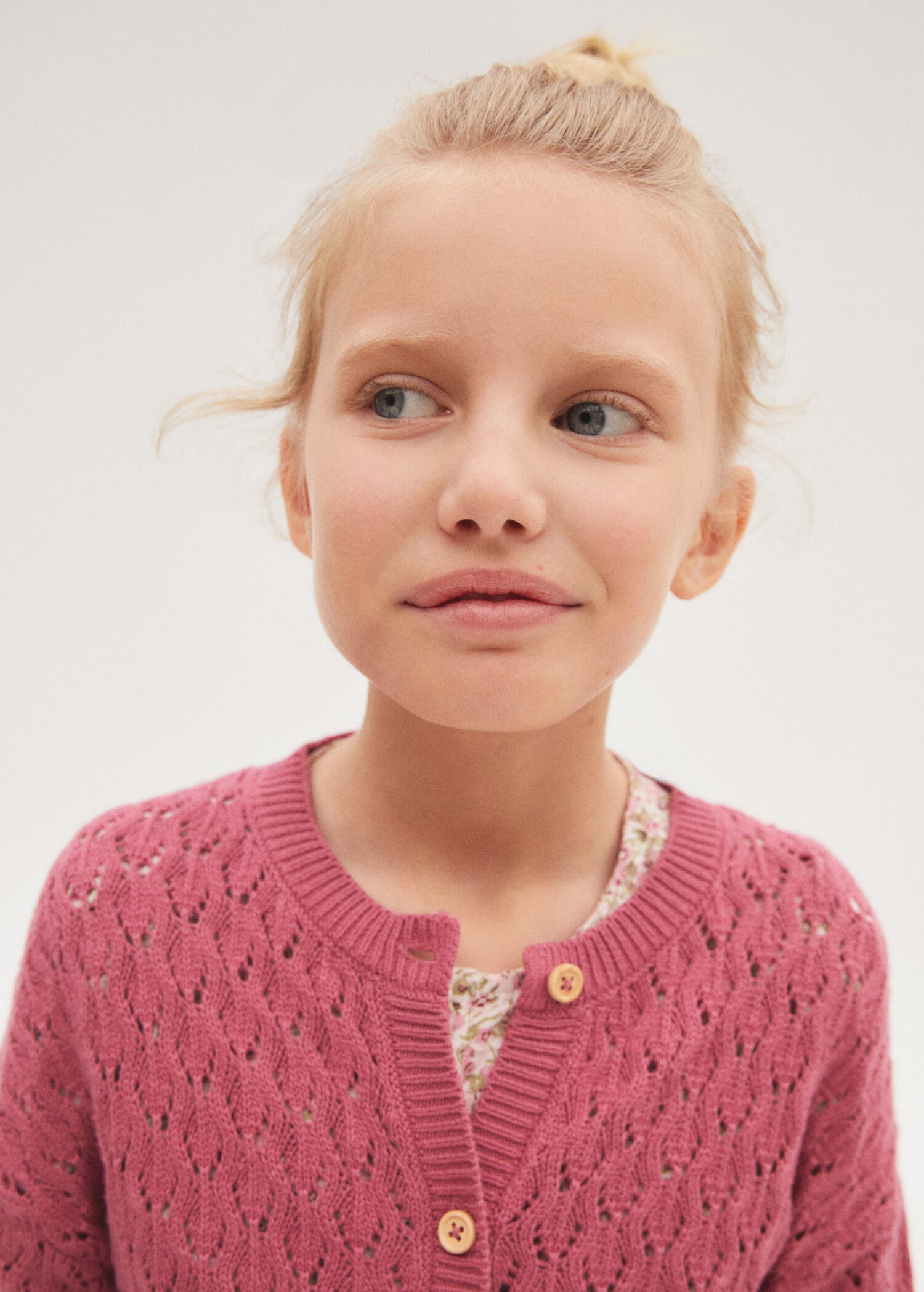 Strickjacke mit Knöpfen - Detail des Artikels 5