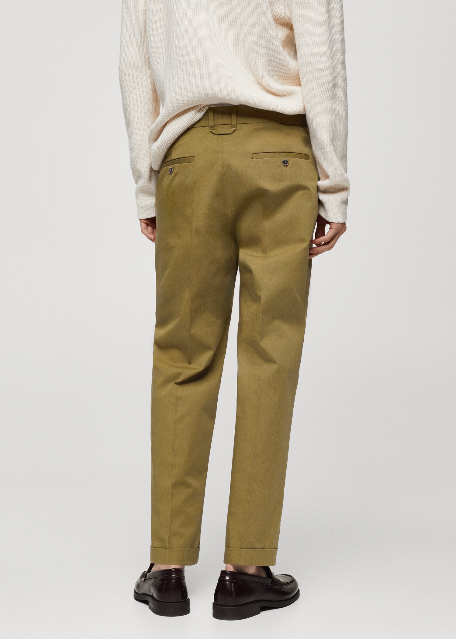 Straight-Fit-Baumwollhose mit Umschlag - Rückseite des Artikels