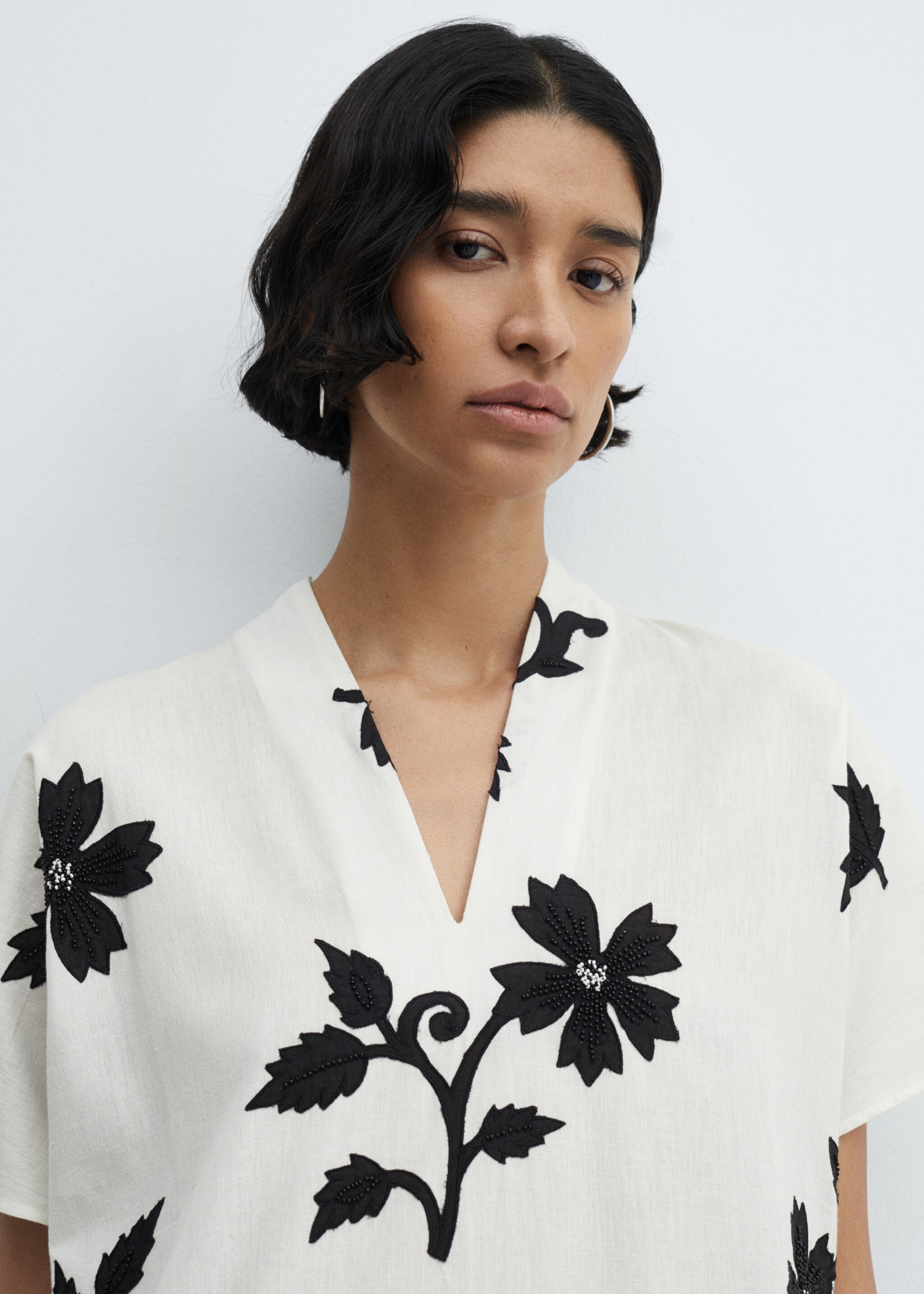 V-neck floral dress - Details of the article 1