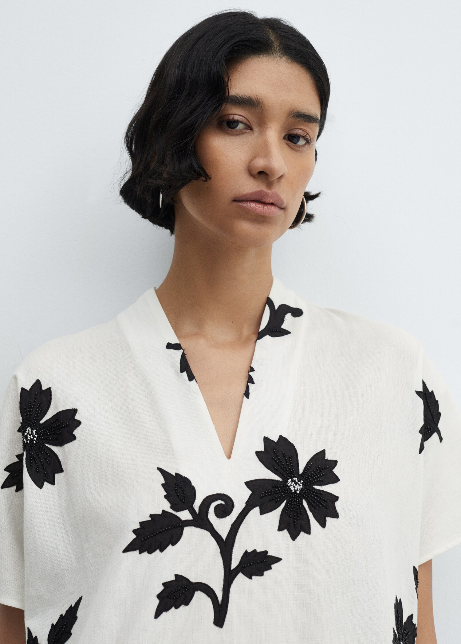 V-neck floral dress - Details of the article 1