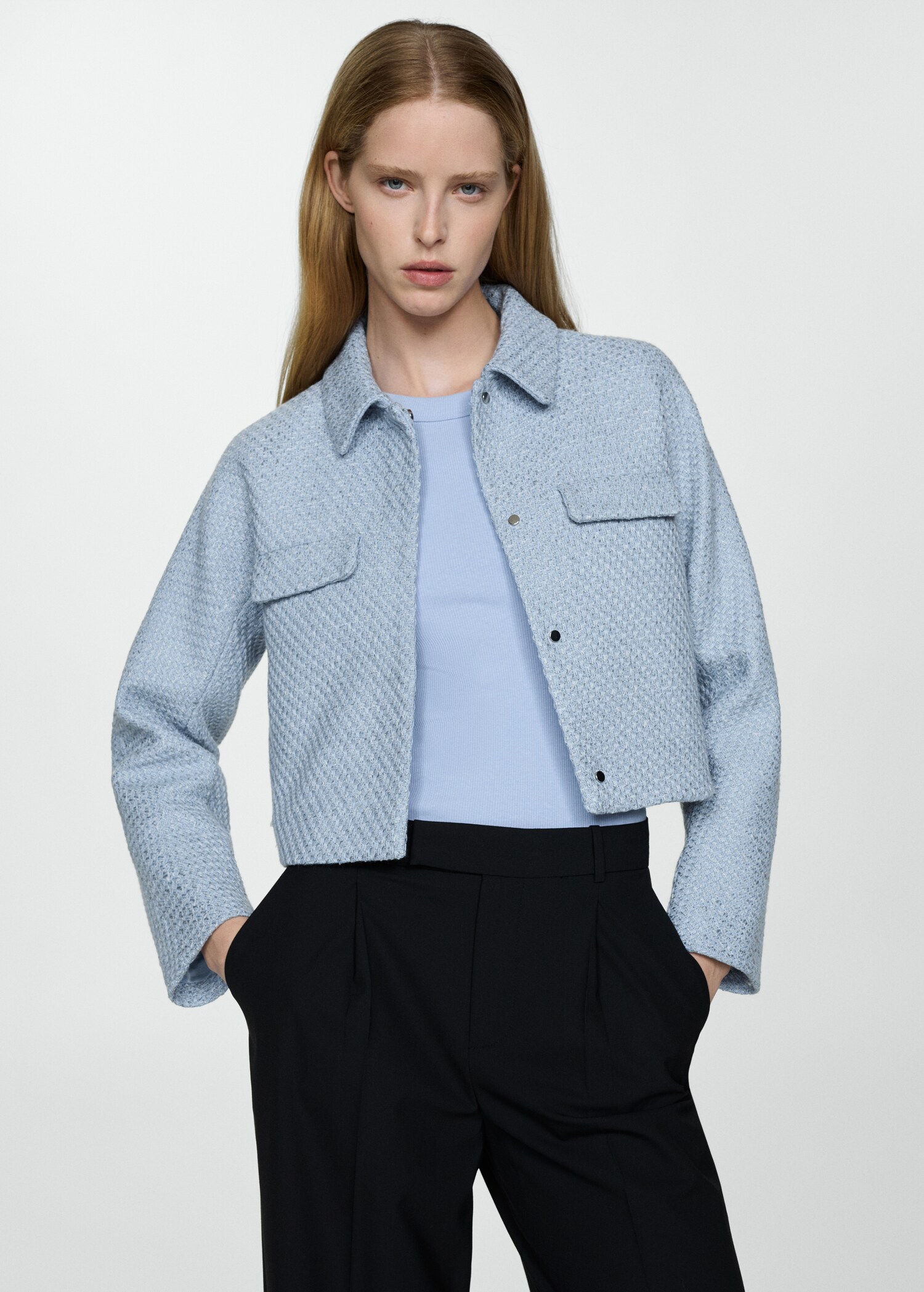 Chaqueta crop tweed bolsillos - Plano medio