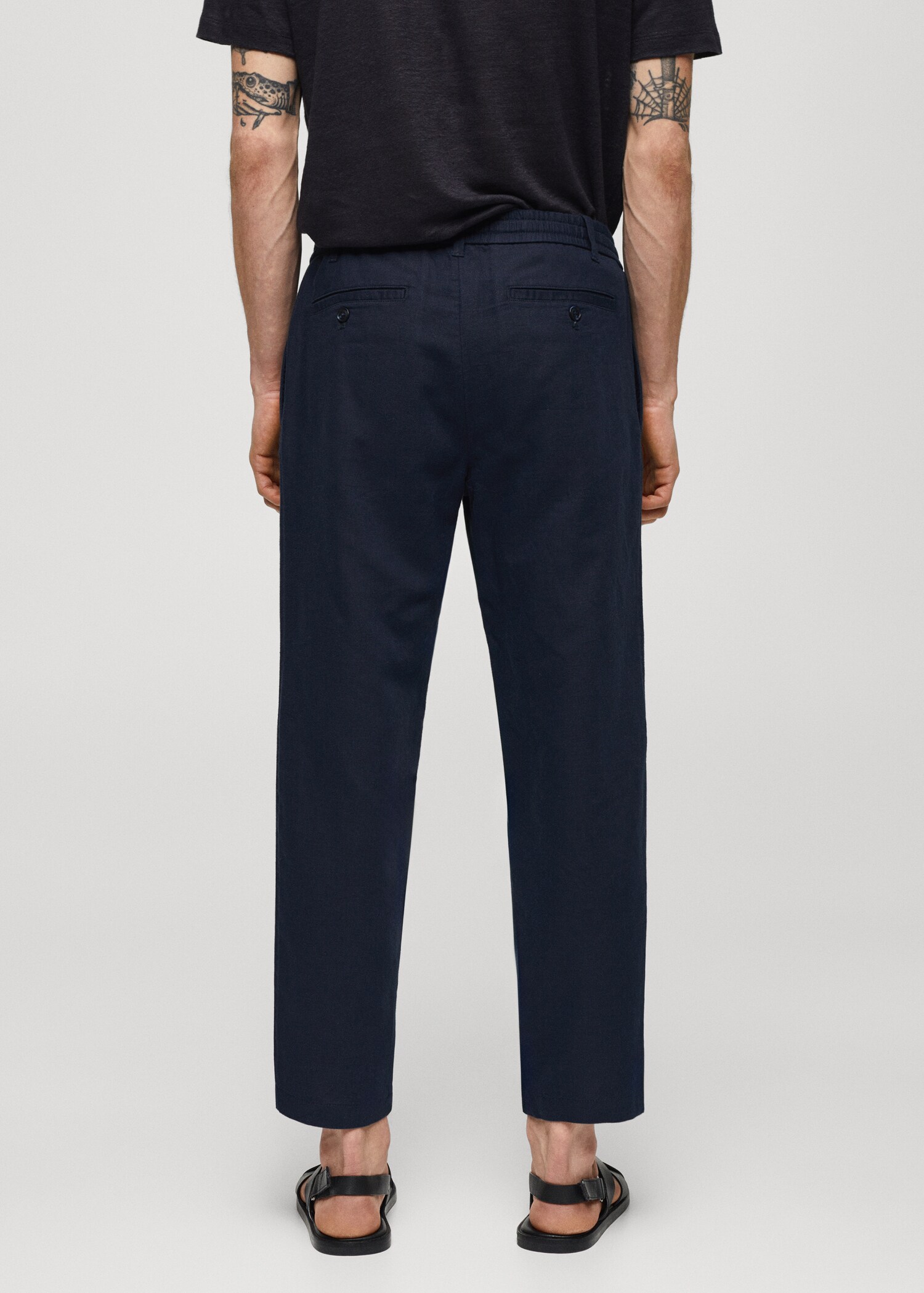 Slim Fit-Leinenhose mit Kordel - Rückseite des Artikels