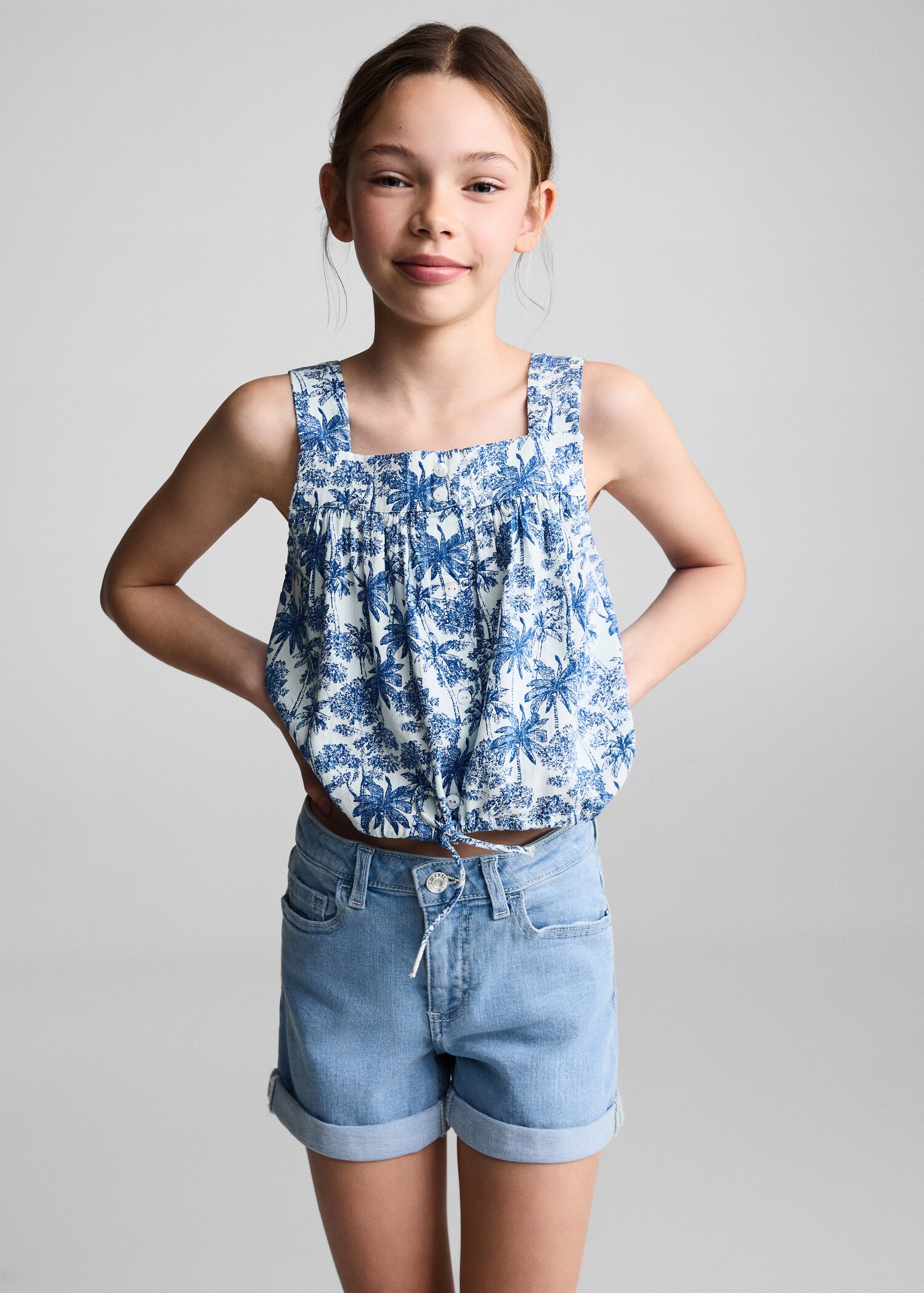 Jeansshorts mit Rollsaum - Mittlere Ansicht