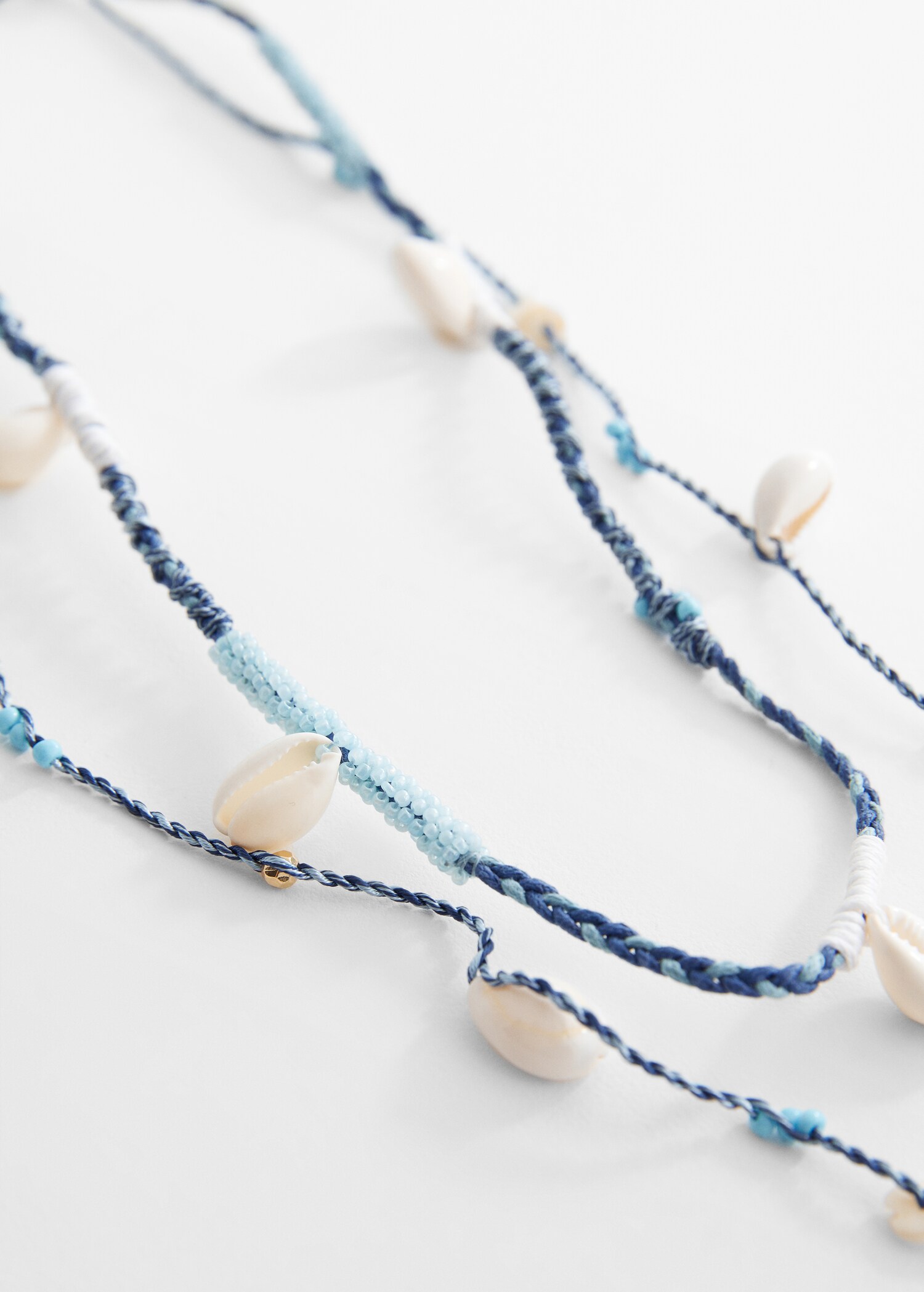 Kette mit Perlen- und Muschelverzierung - Mittlere Ansicht