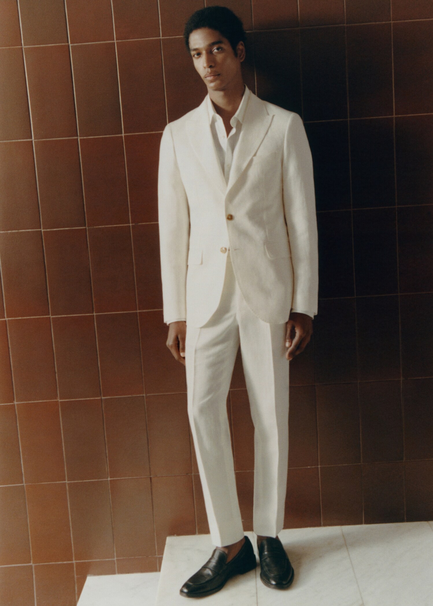 Slim-fit cotton and linen suit trousers - Details of the article 9