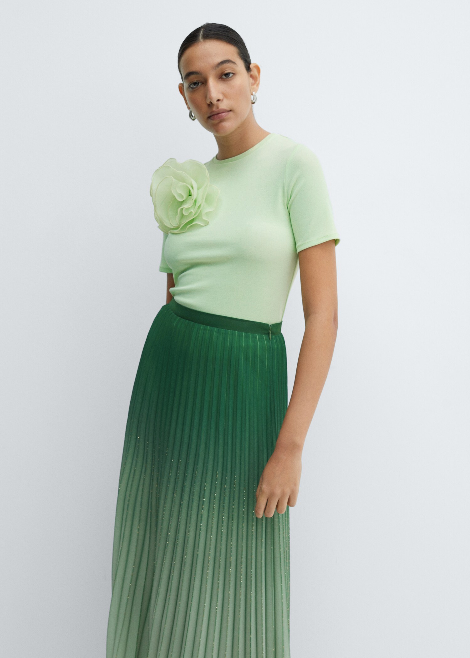 T-shirt with maxi-flower detail - Medium plane