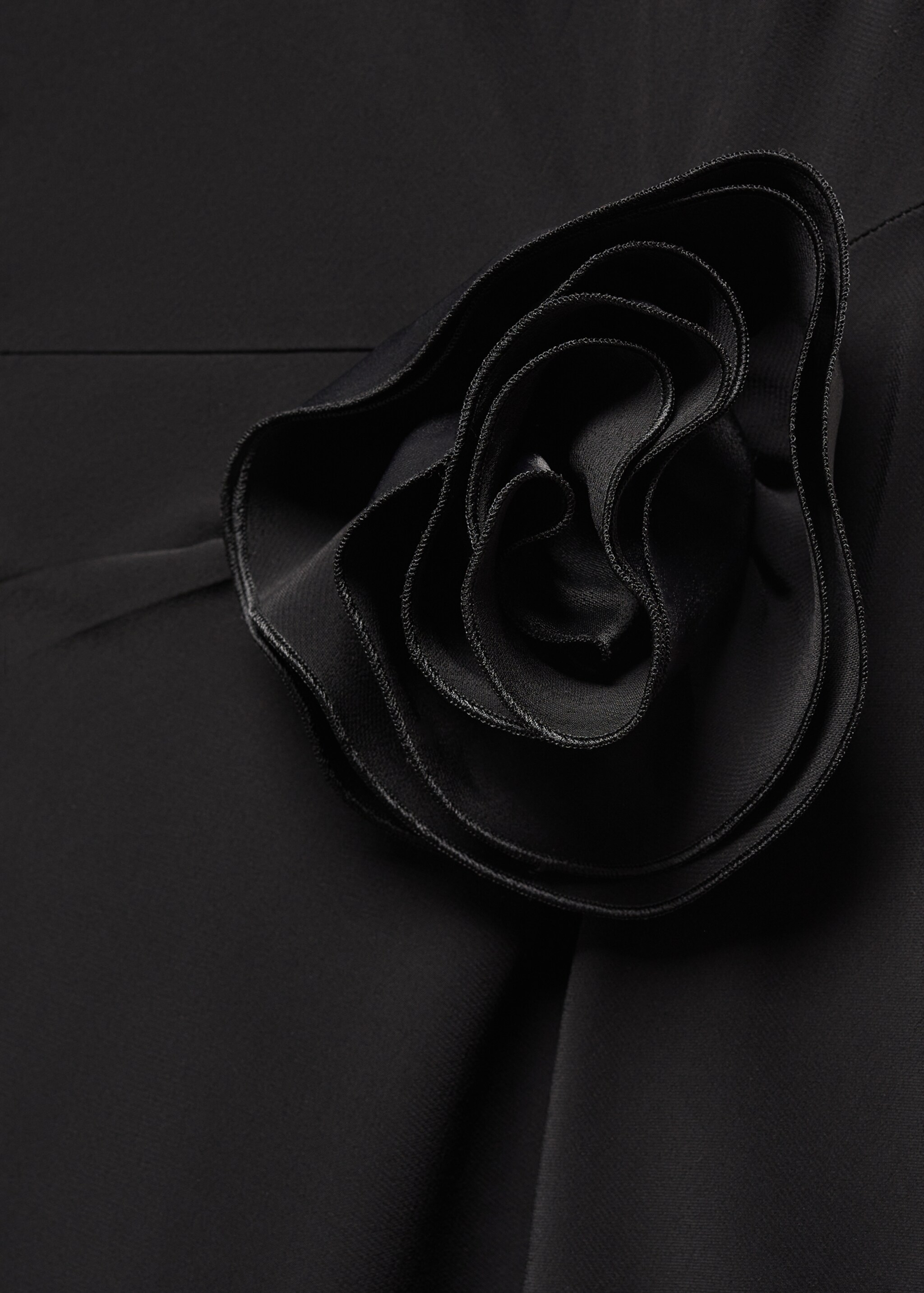 Asymmetrisches Kleid mit XXL-Blume - Detail des Artikels 8