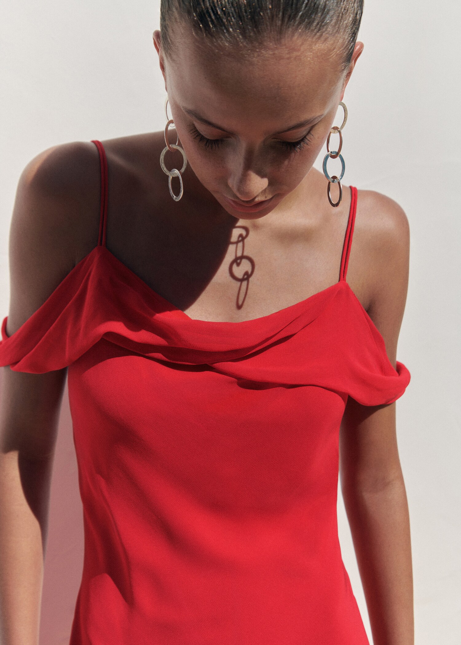 Long earrings with intertwined hoops - Details of the article 5