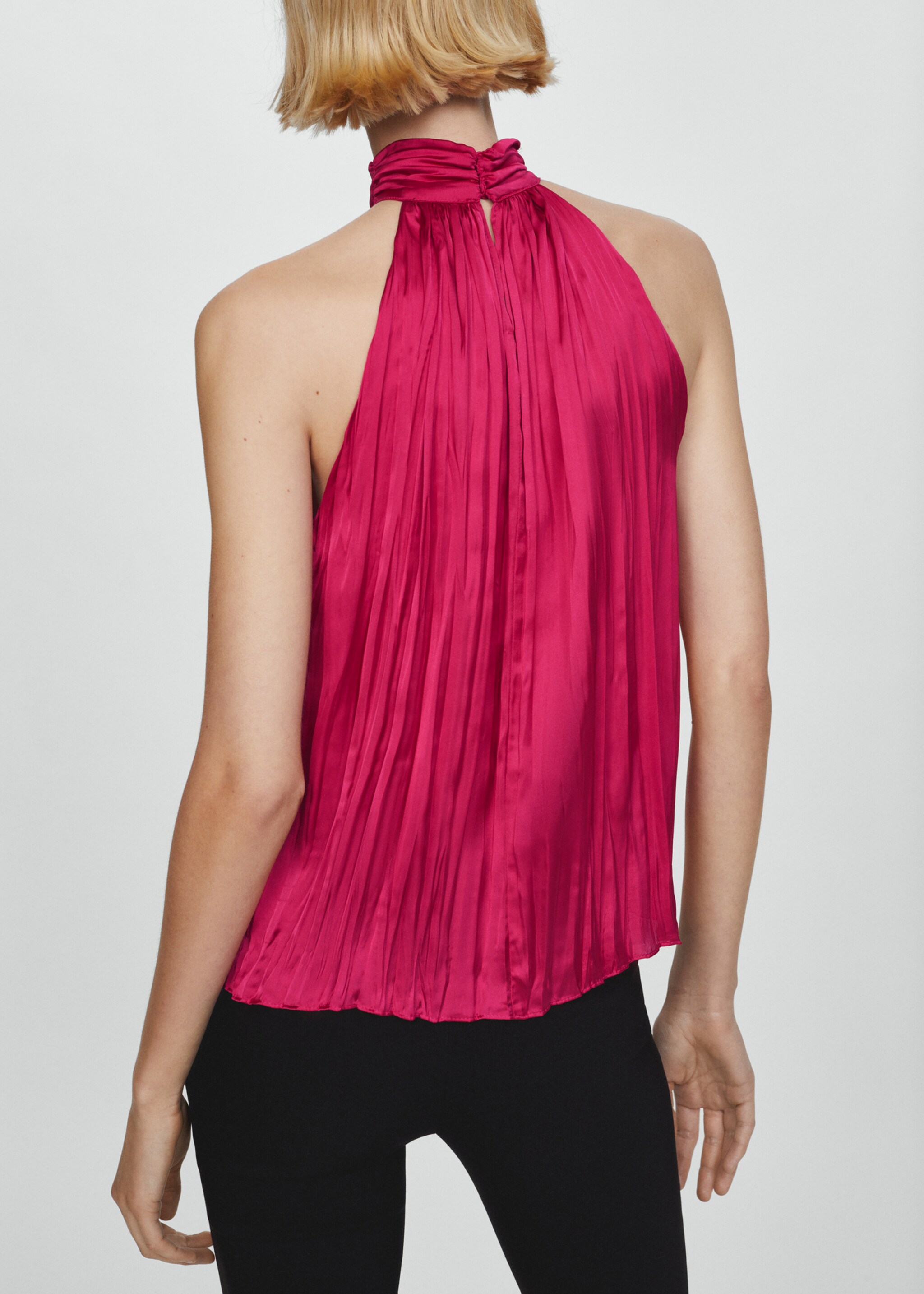 Turtleneck pleated blouse - Reverse of the article