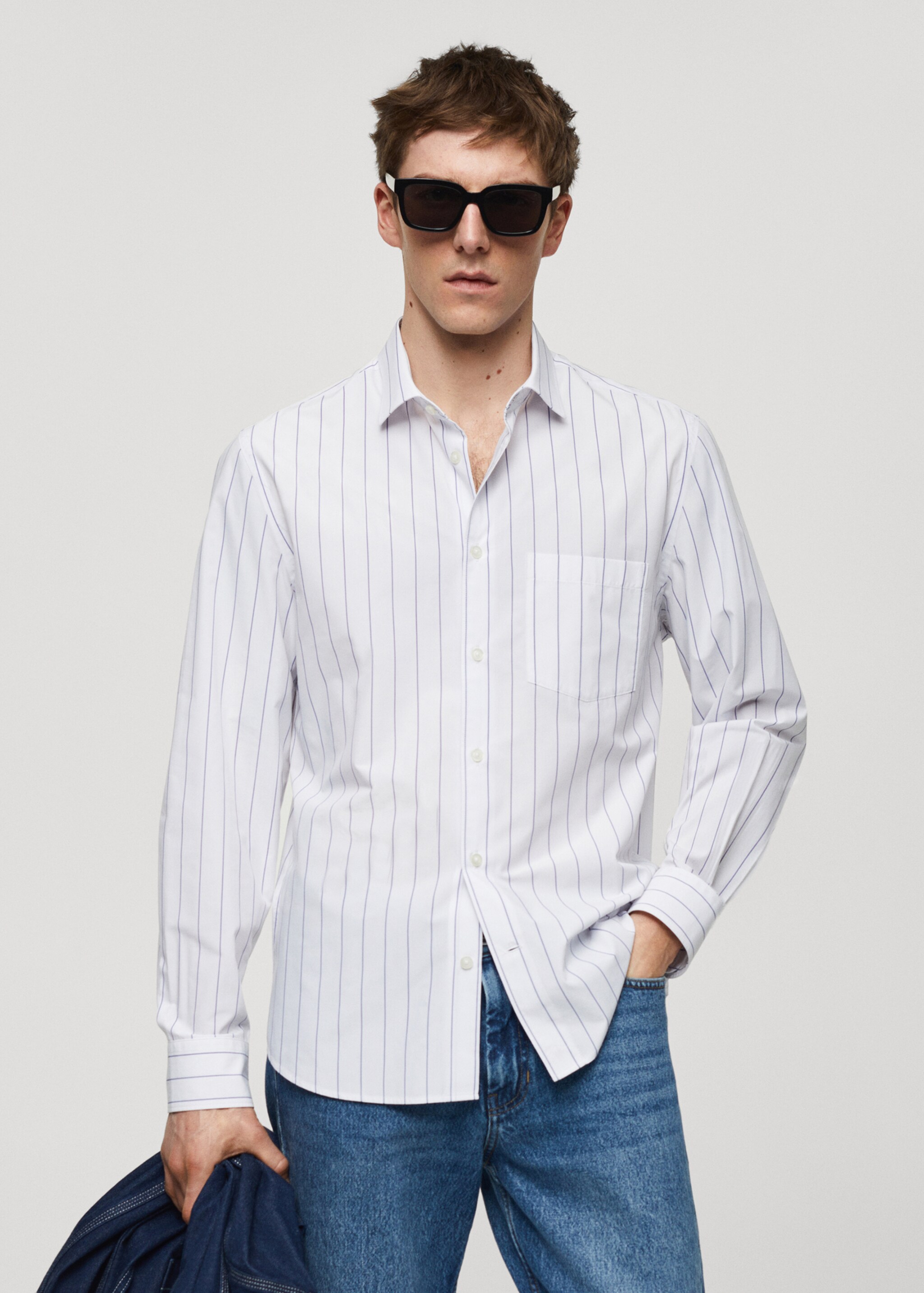 Camisa classic fit às riscas - Plano médio