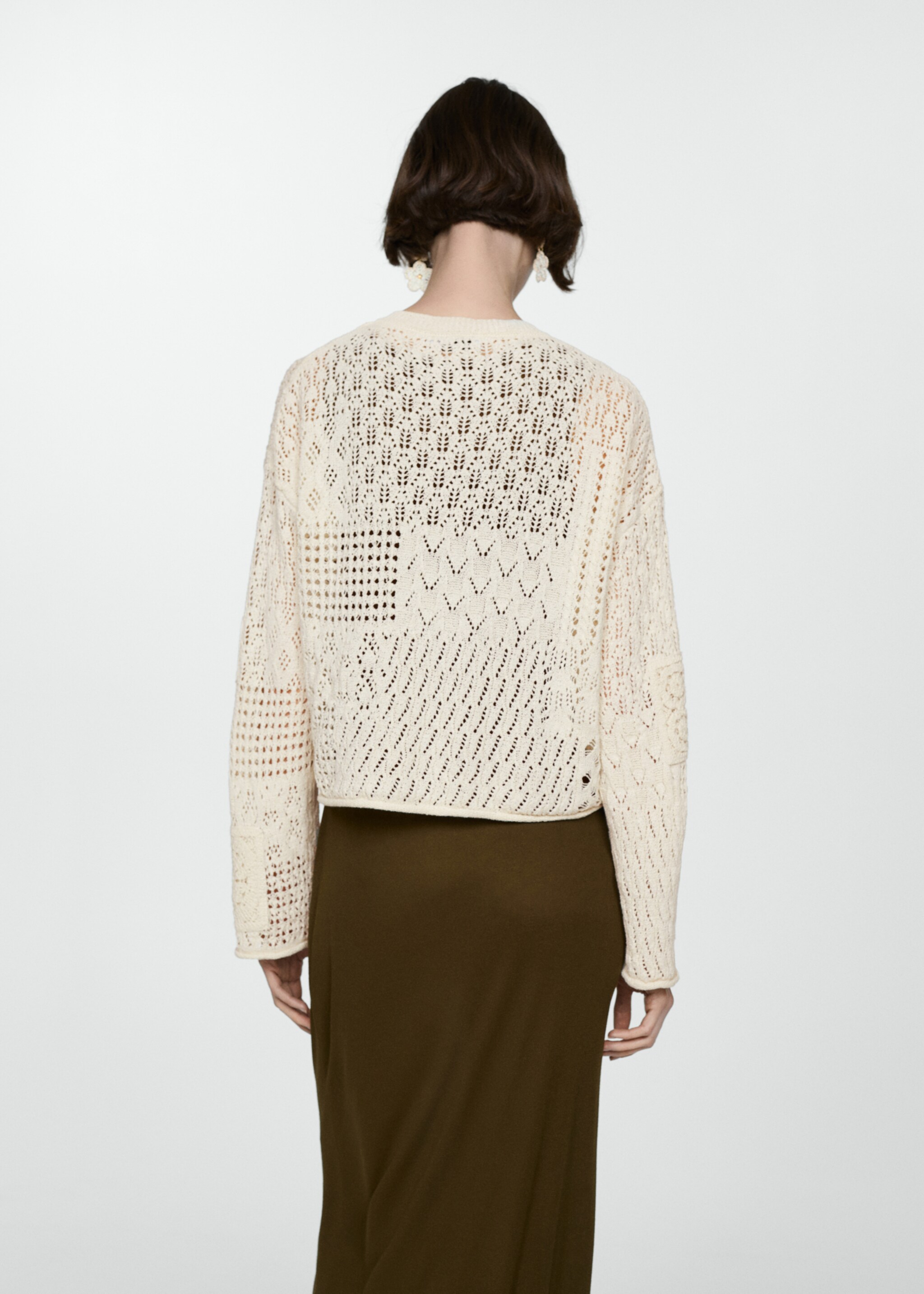 Geknöpfter Cardigan mit Lochmuster - Rückseite des Artikels