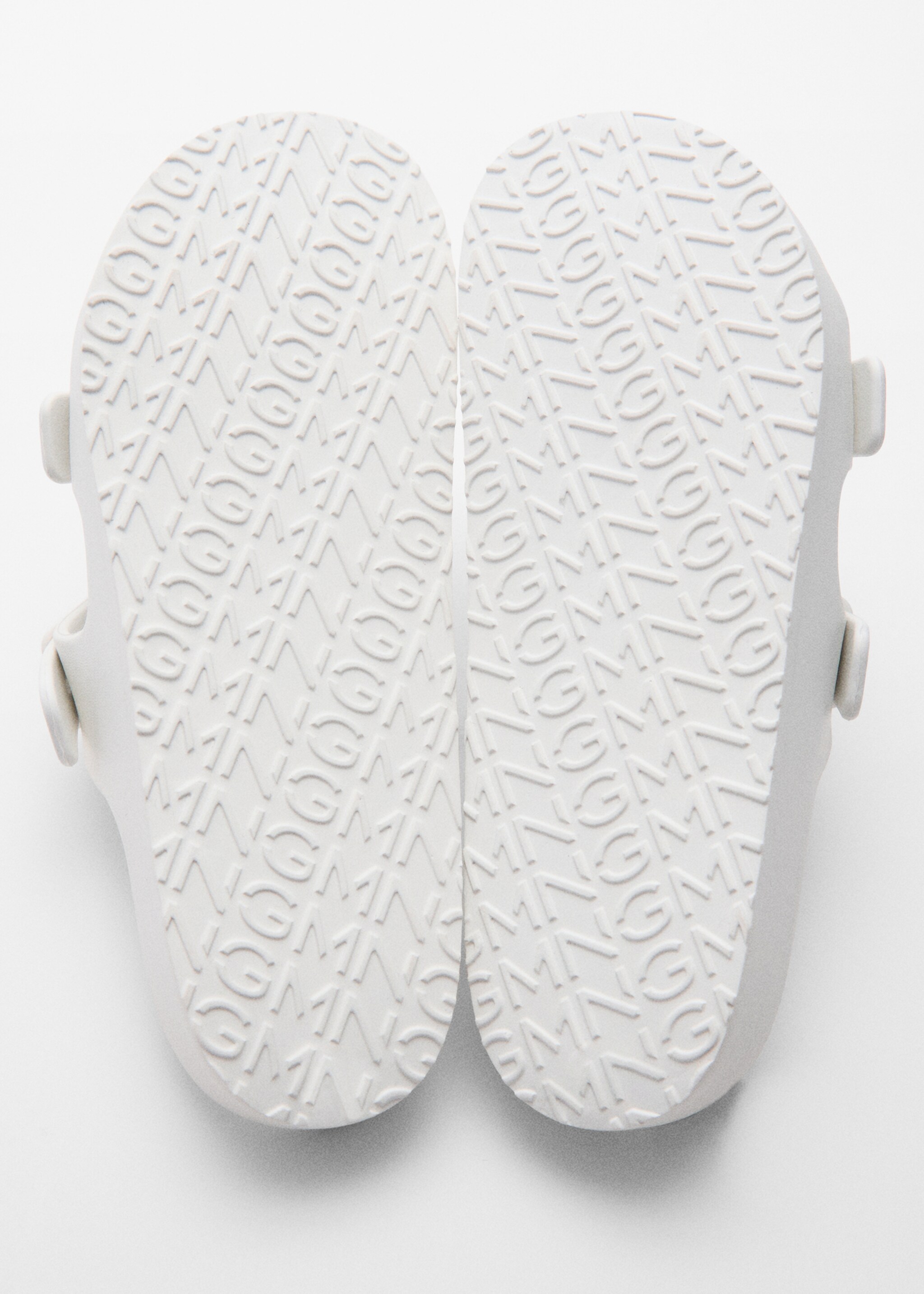 Chinelo com fivelas - Pormenor do artigo 3