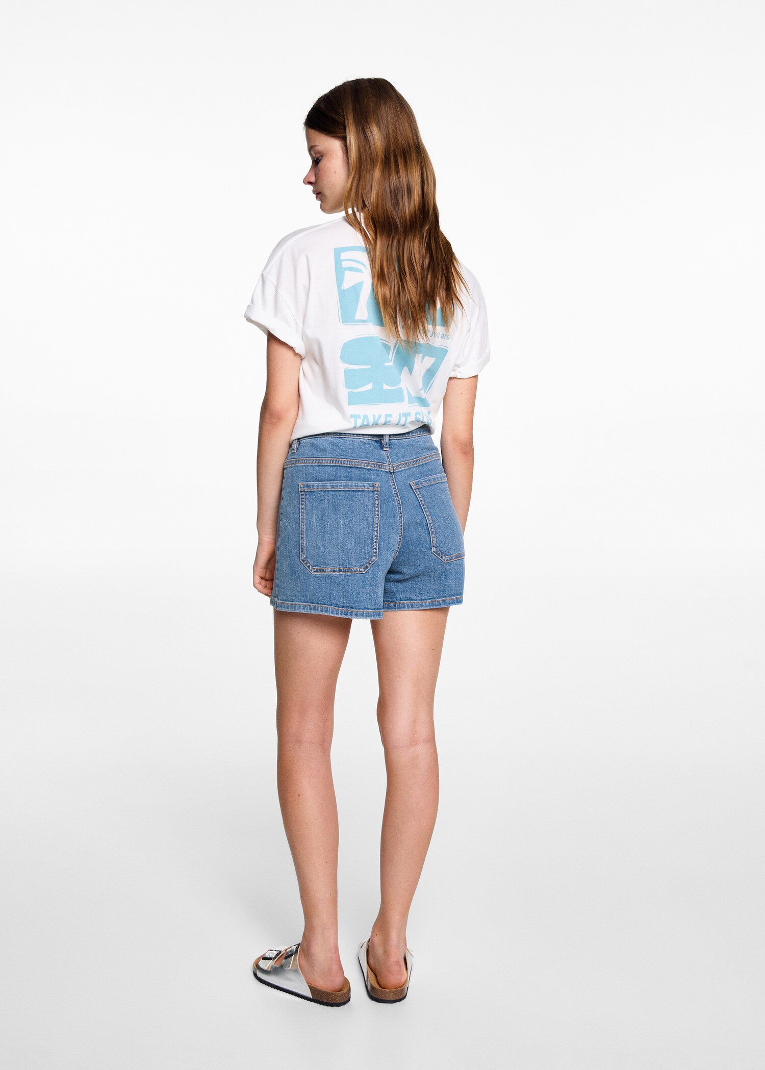 Jeans-Shorts mit Taschen - Rückseite des Artikels
