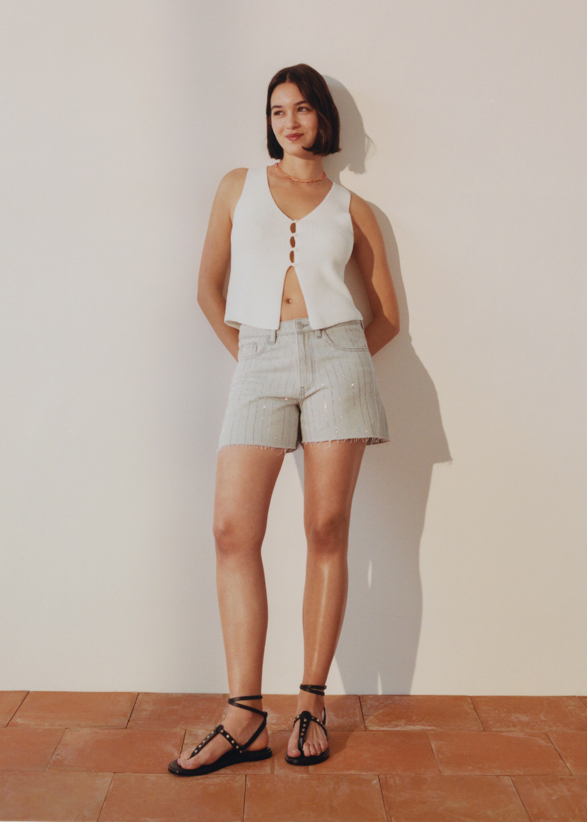 Shorts mit Glanz-Effekt - Detail des Artikels 5, Denim Grau. Ref: 67037722-00.