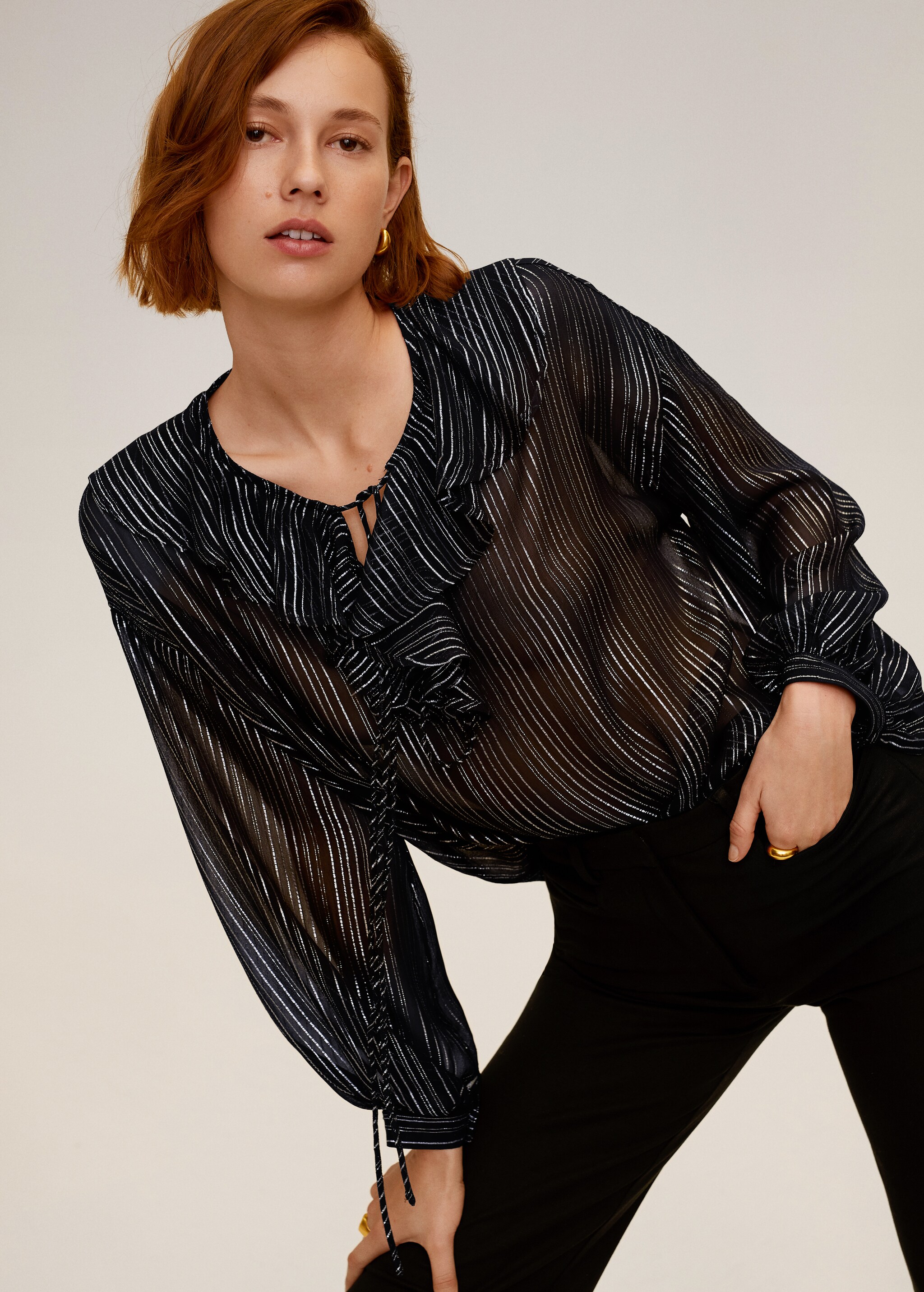 Blusa hilo metalizado - Plano medio