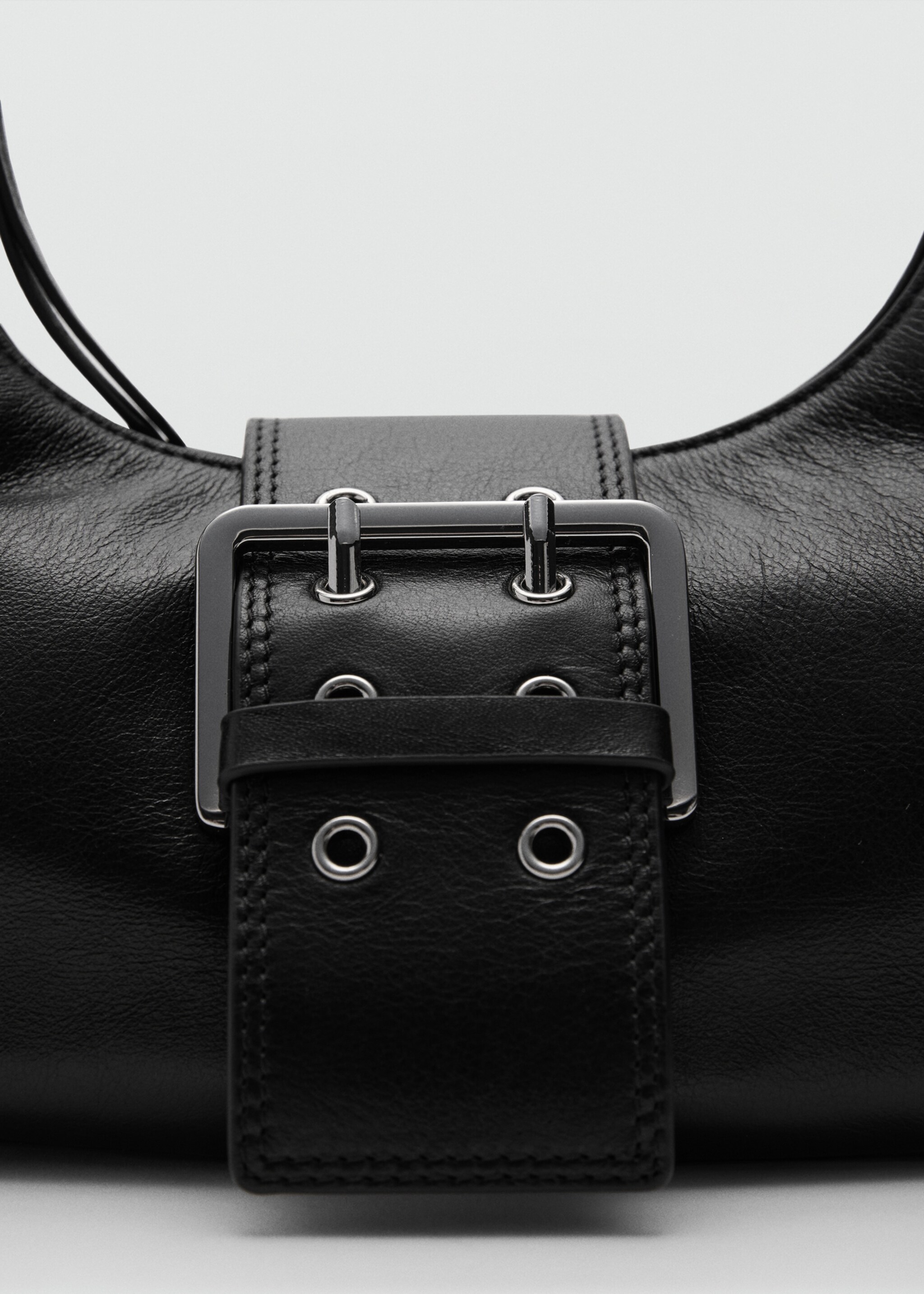 Leather shoulder bag with cargo pockets - Details of the article 2