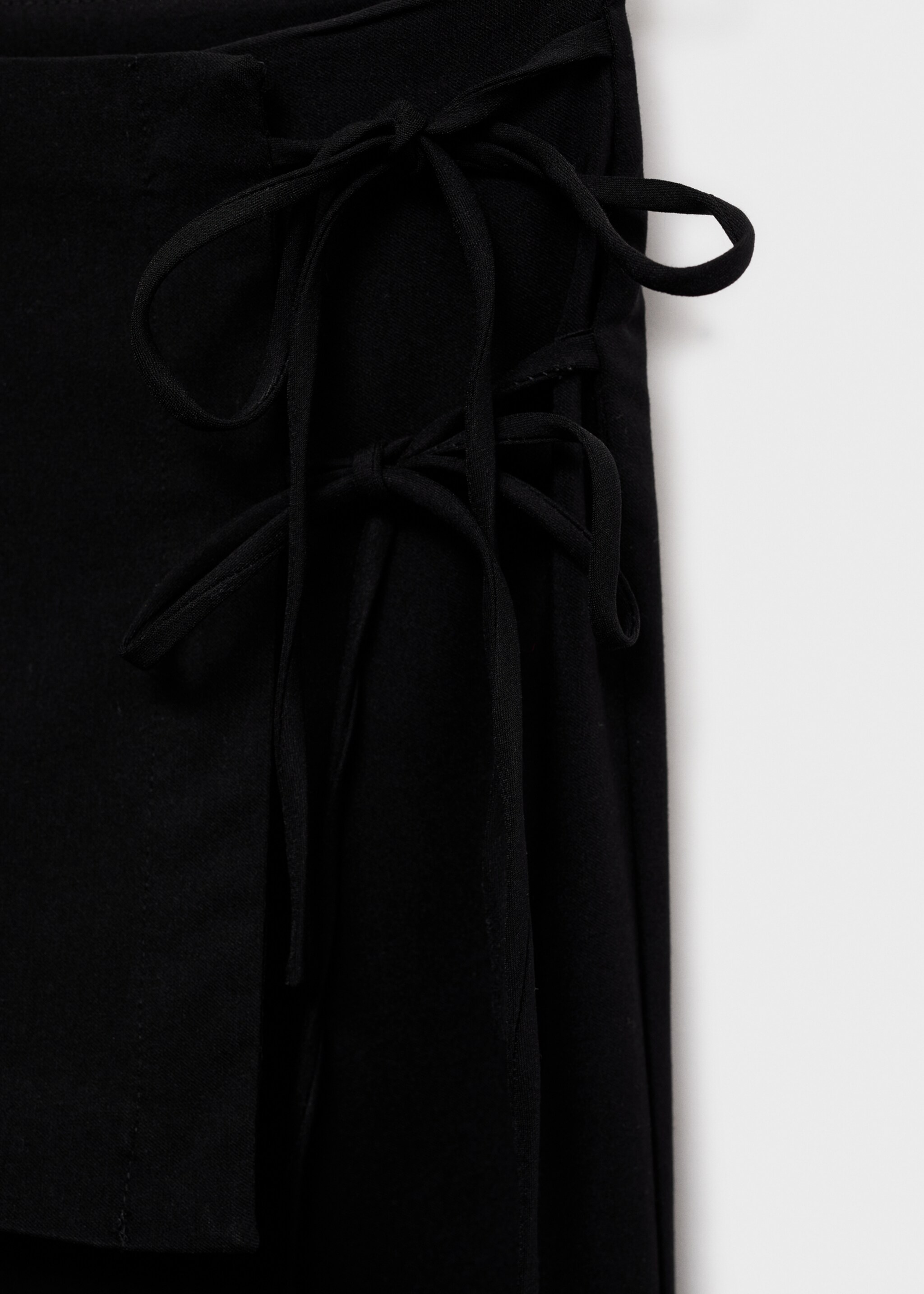 Trousers with ties - Details of the article 8