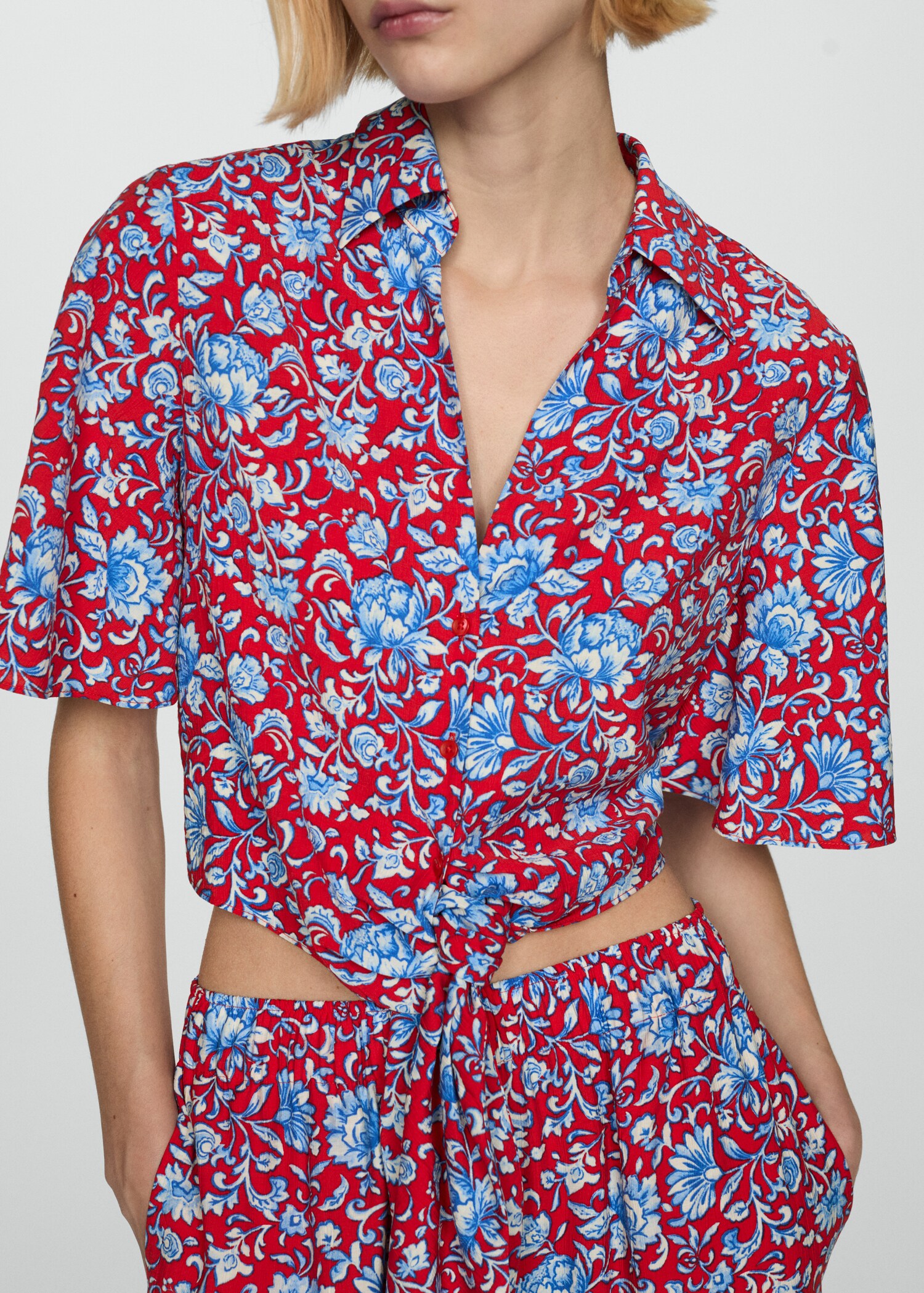 Floral-print shirt with knot detail - Medium plane