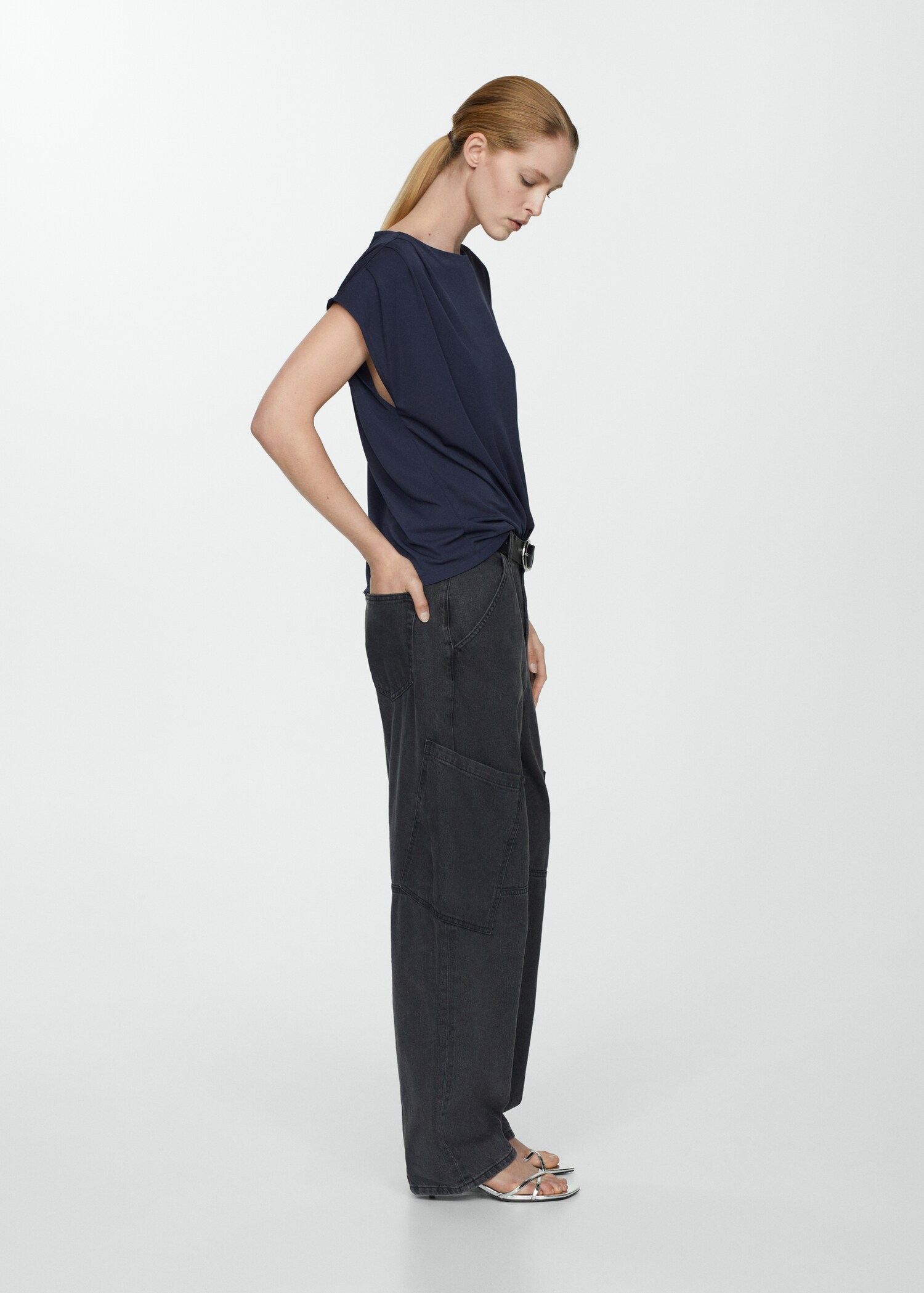 Oversized short-sleeved t-shirt - Details of the article 6