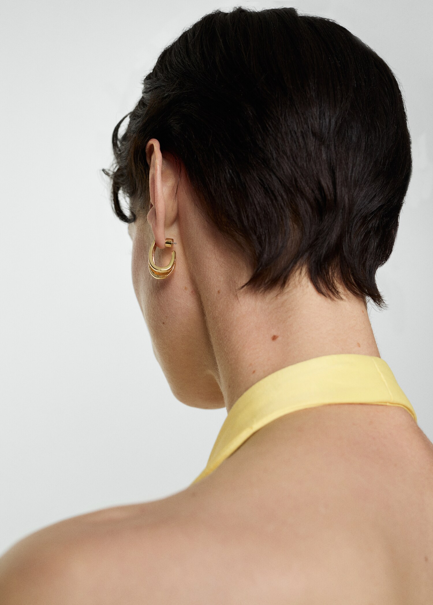 Halter-neck gilet with buttons - Details of the article 1