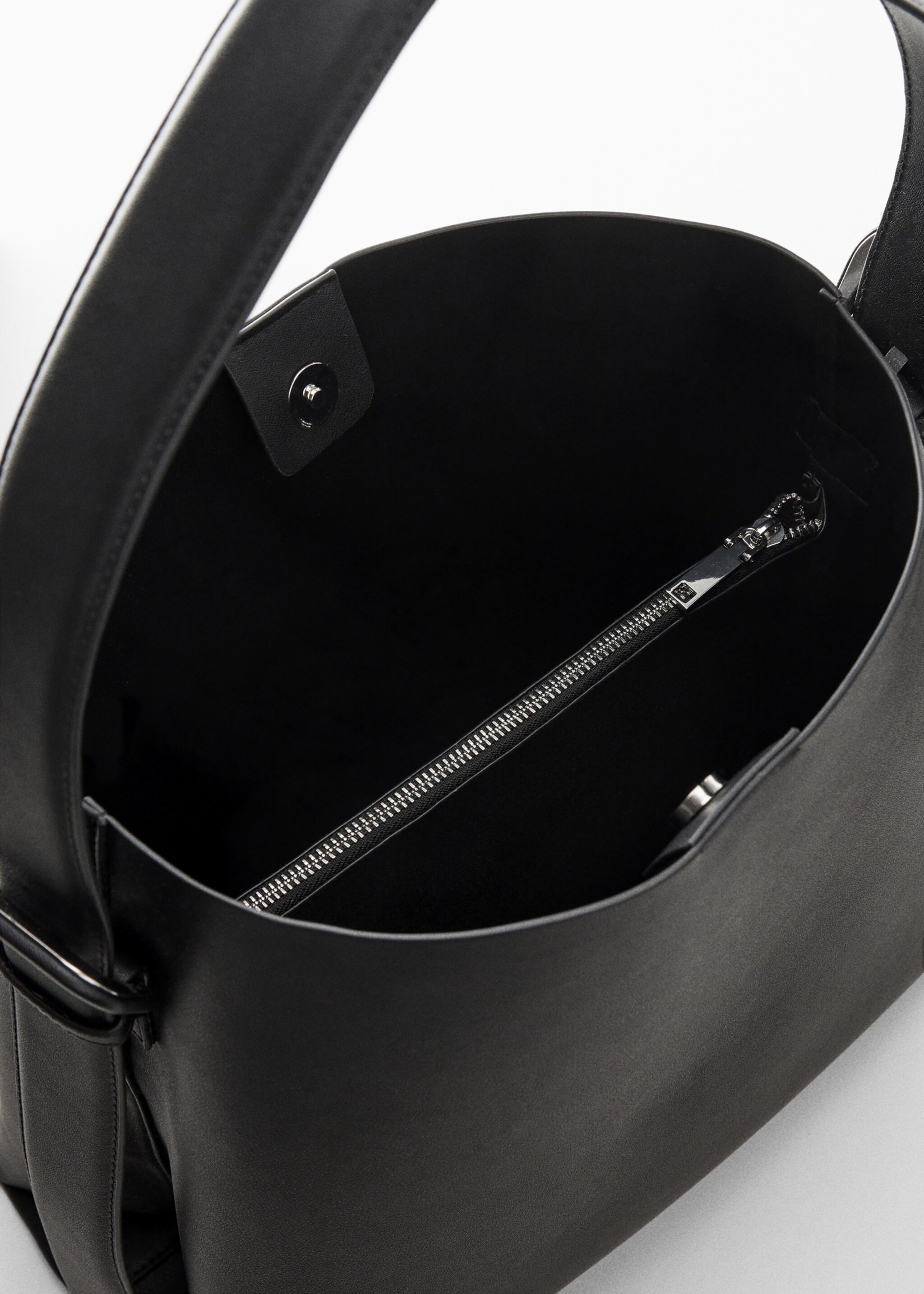 Shopper bag with buckle - Details of the article 1, Black. Ref: 67039604-00.