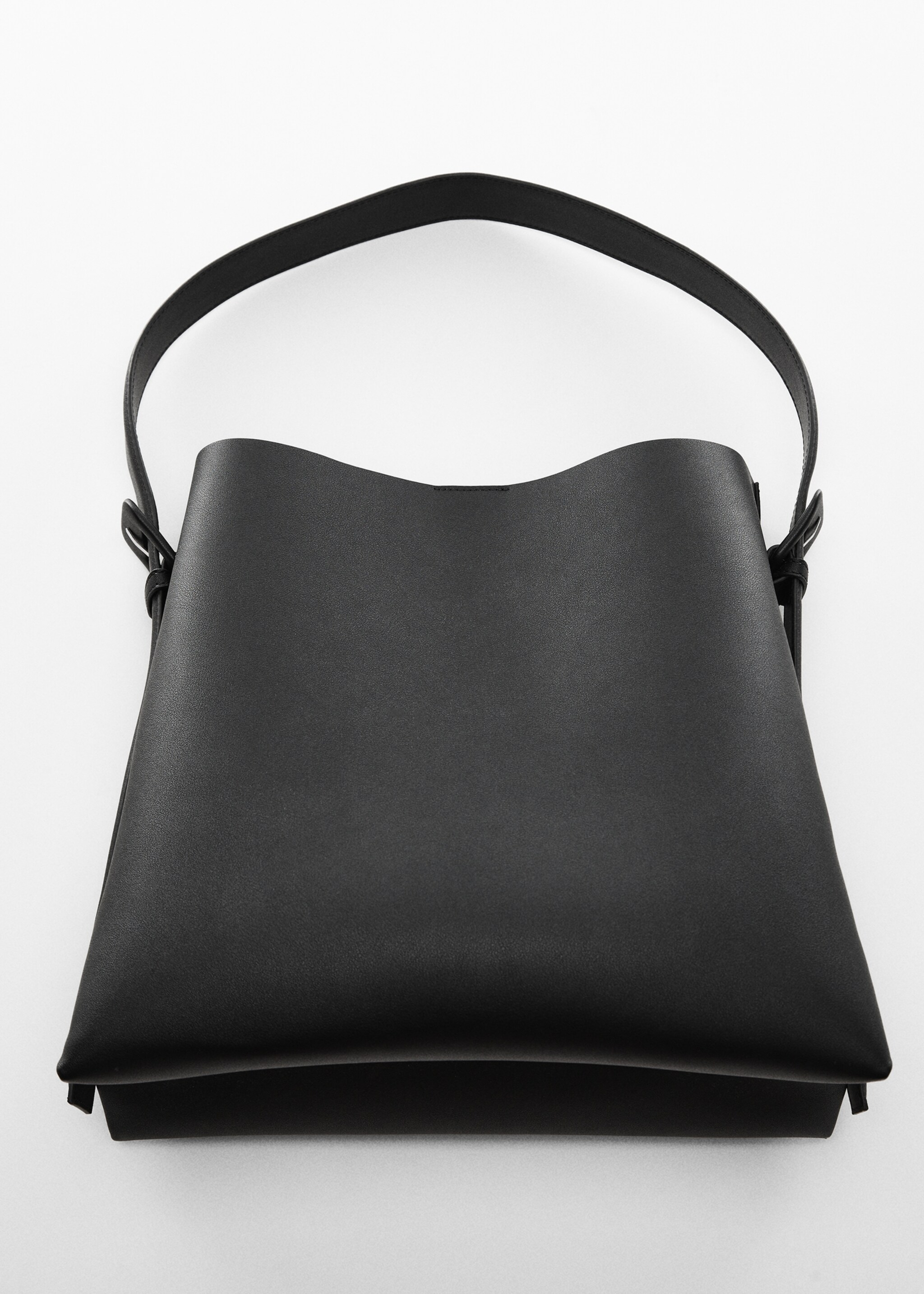 Shopper bag with buckle - Details of the article 5, Black. Ref: 67039604-00.