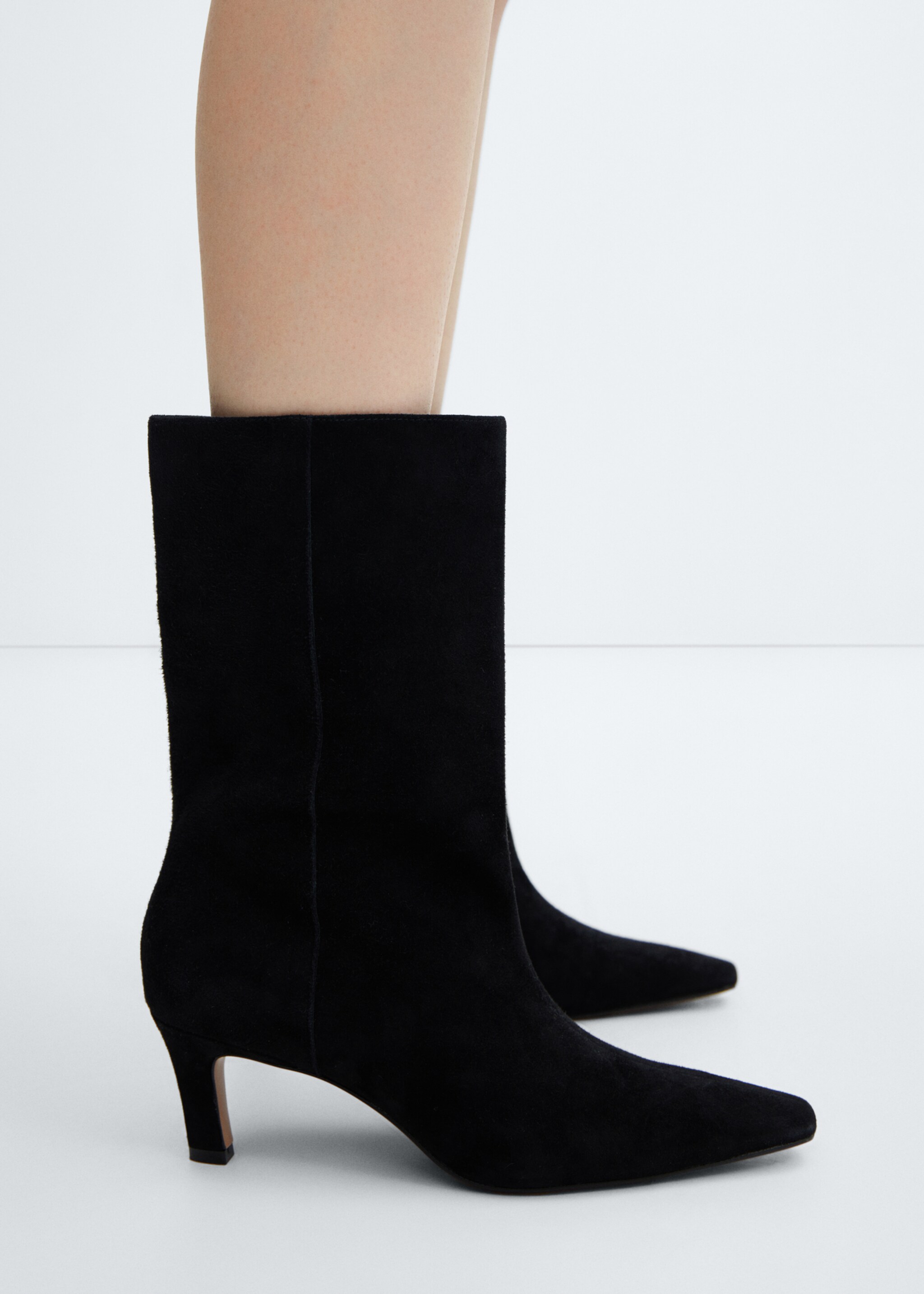 Leather boots with kitten heels - Details of the article 9
