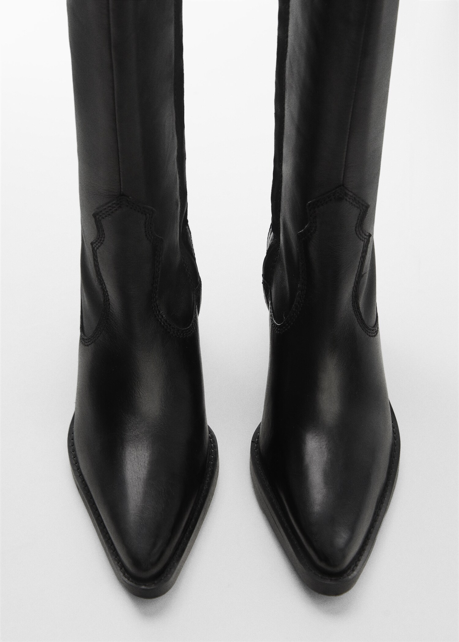 Hohe Lederstiefel mit Absatz - Detail des Artikels 1
