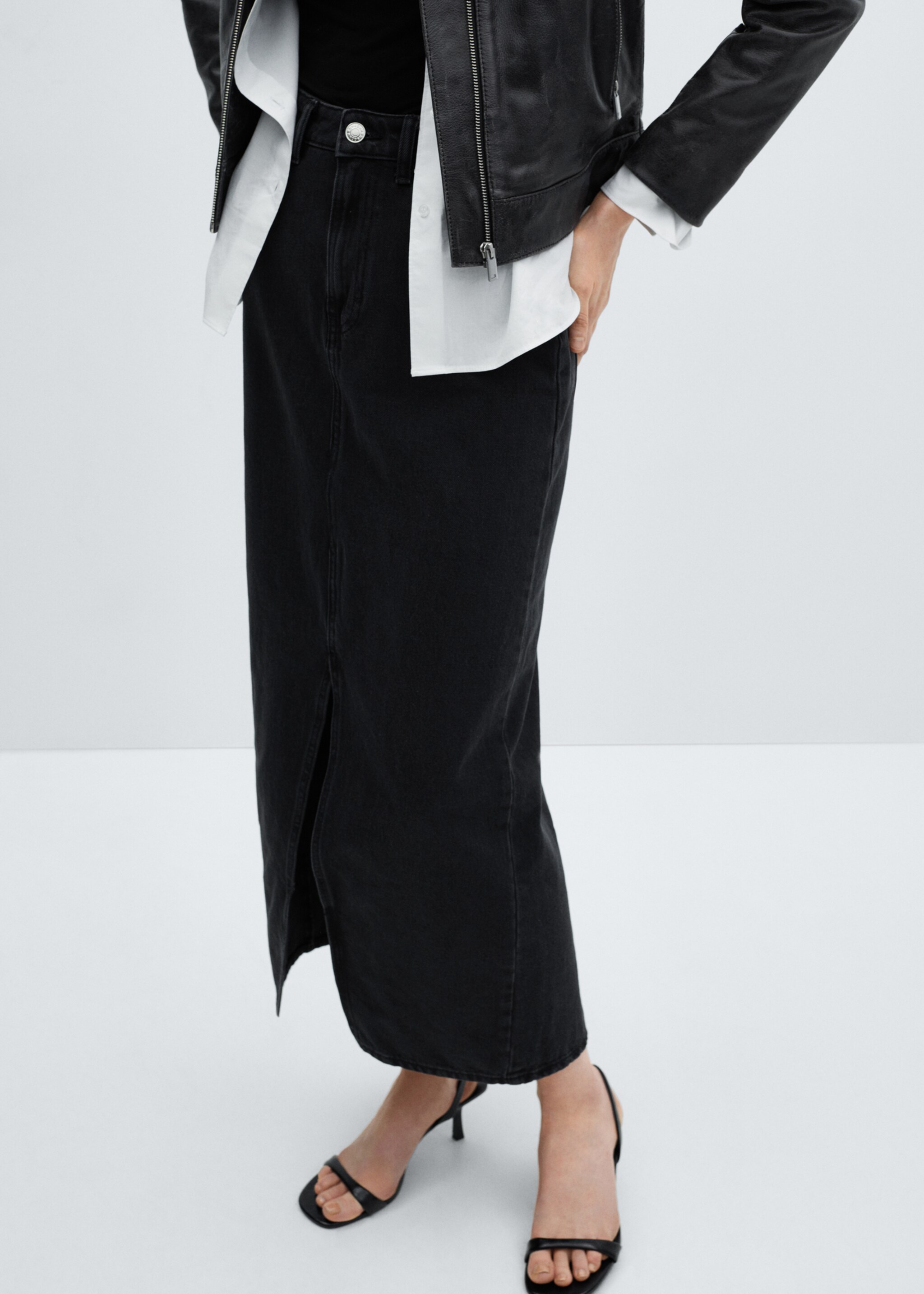 Slit denim skirt - Medium plane, Black denim. Ref: 67040261-00.