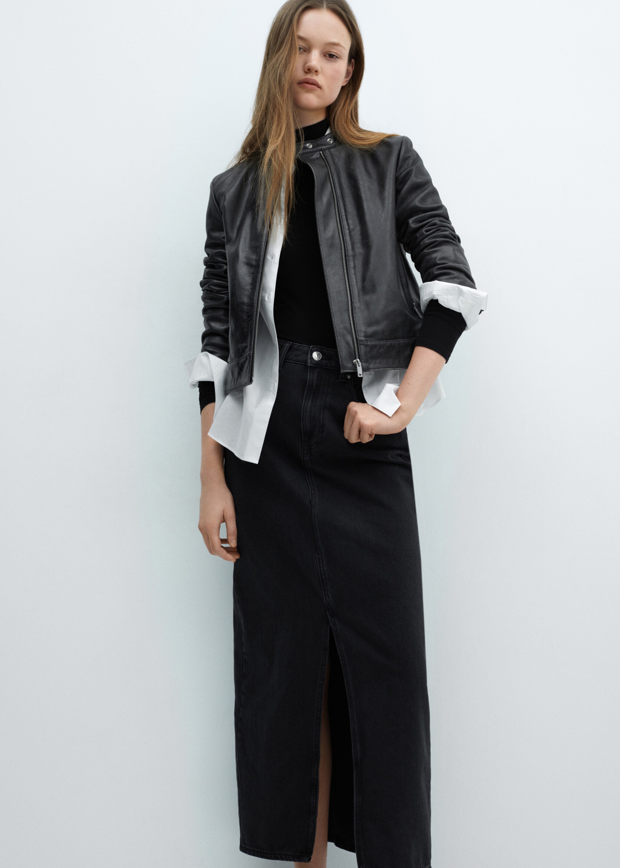 Slit denim skirt - Details of the article 1, Black denim. Ref: 67040261-00.