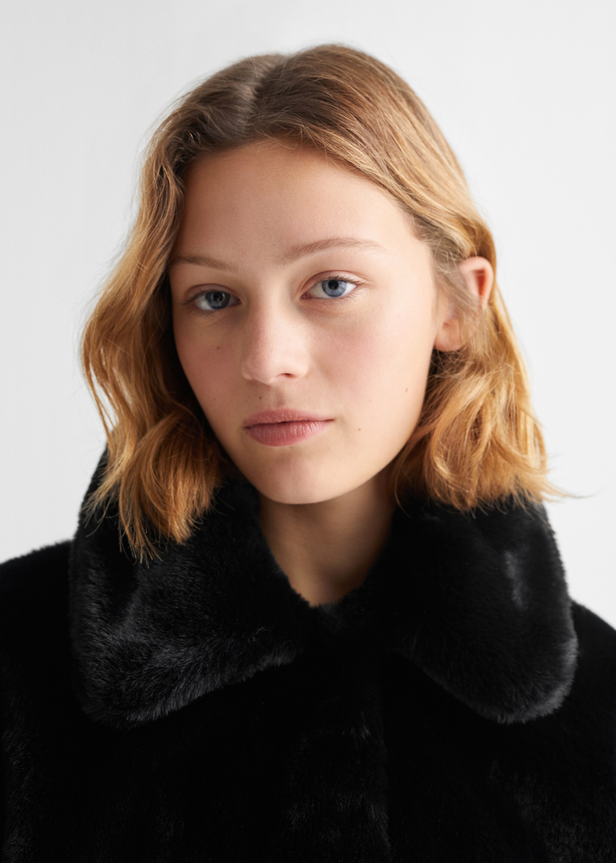 Manteau en imitation fourrure à revers - Détail de l'article 1
